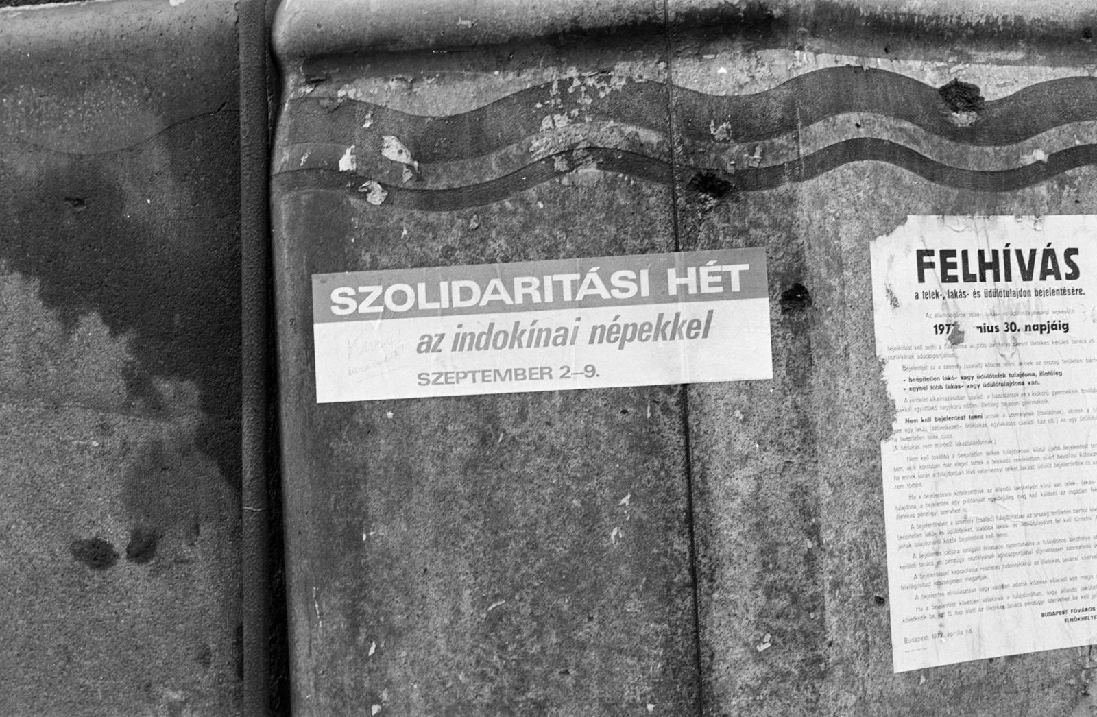 Hungary, Budapest V., Zrínyi utca, a Gresham-palota homlokzata a Széchenyi István (Roosevelt) tér közelében. A kép forrását kérjük így adja meg: Fortepan / Budapest Főváros Levéltára. Levéltári jelzet: HU.BFL.XV.19.c.10, 1972, Budapest Főváros Levéltára / BRFK helyszínelési fényképei, BRFK Hivatala Bűnügyi Technikai Osztály, Best of, announcement, bullet hole, Budapest, Fortepan #283519