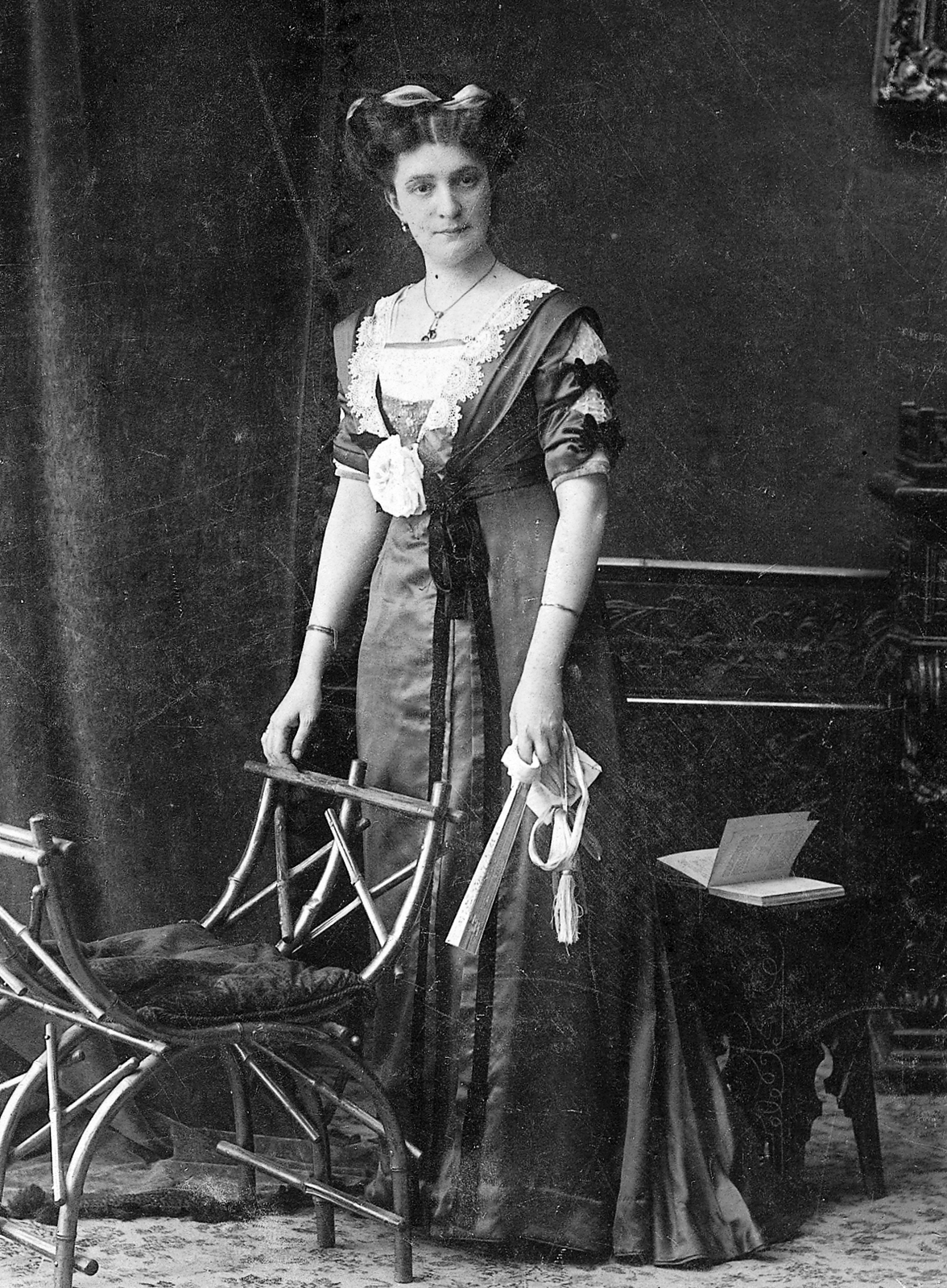 1904, Hirschler András, portrait, fashion, book, studio, fan, woman, necklace, lady, bracelet, Fortepan #28353
