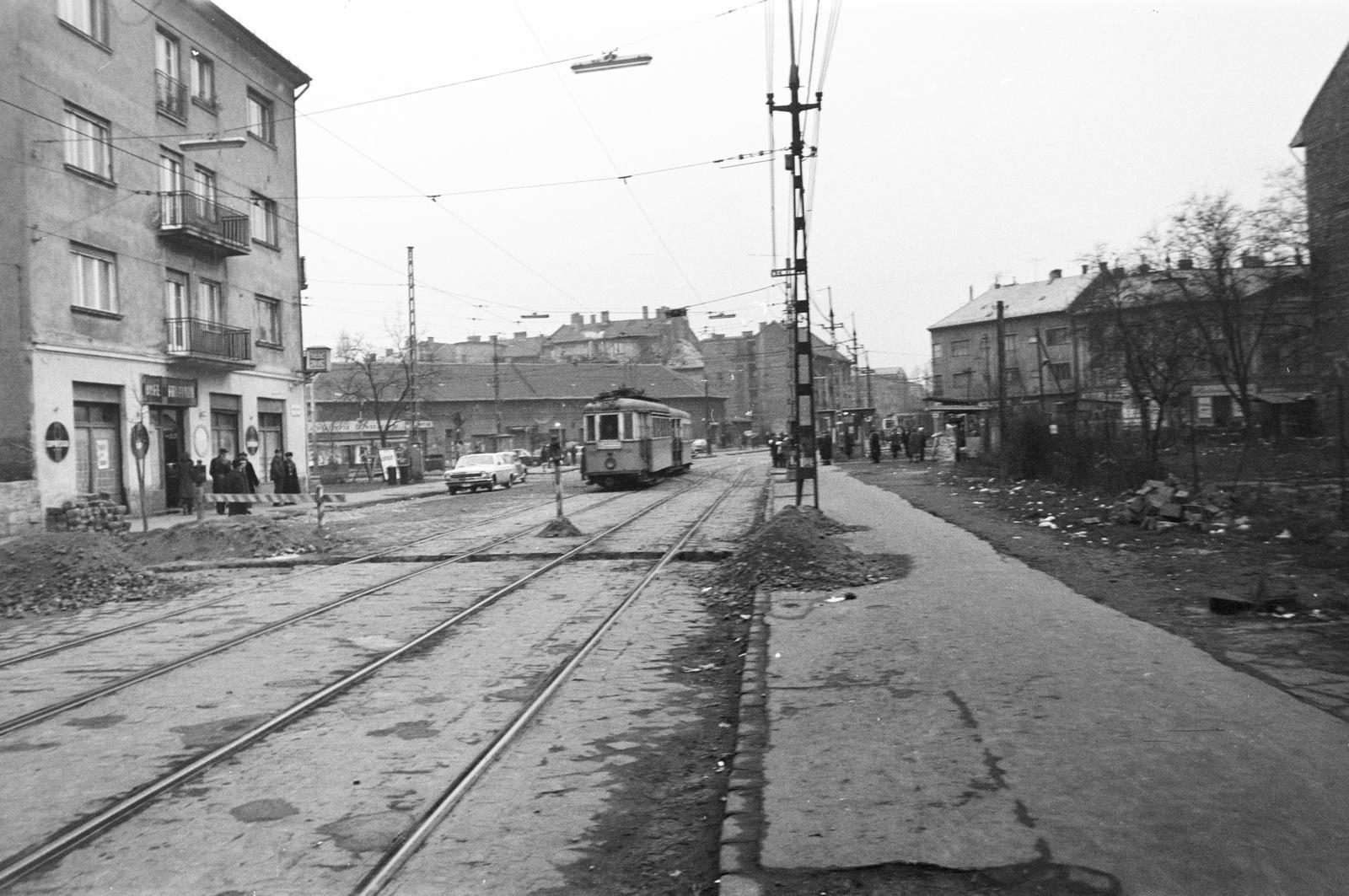 A kép forrását kérjük így adja meg: Fortepan / Budapest Főváros Levéltára. Levéltári jelzet: HU.BFL.XV.19.c.10, 1972, Budapest Főváros Levéltára / BRFK helyszínelési fényképei, BRFK Hivatala Bűnügyi Technikai Osztály, tram, Fortepan #283610