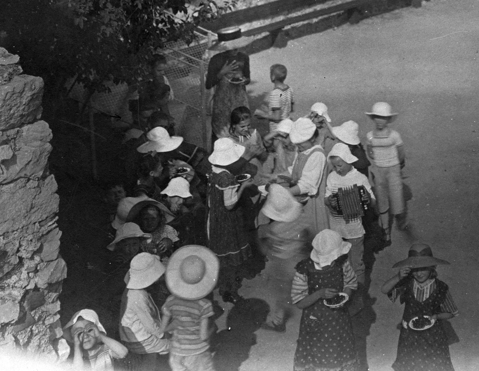 1911, Saly Noémi, free time, yard, Fortepan #28371