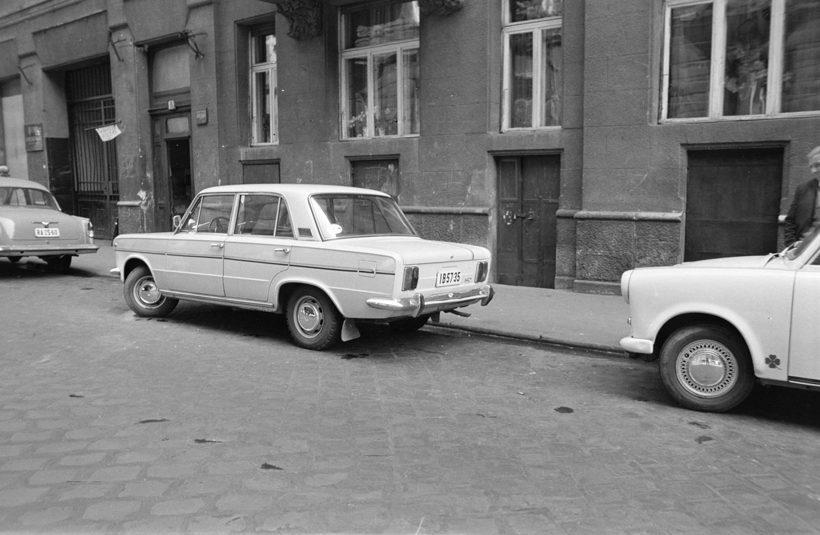 Hungary, Budapest VI., Mozsár utca 9. A kép forrását kérjük így adja meg: Fortepan / Budapest Főváros Levéltára. Levéltári jelzet: HU.BFL.XV.19.c.10, 1972, Budapest Főváros Levéltára / BRFK helyszínelési fényképei, BRFK Hivatala Bűnügyi Technikai Osztály, number plate, Budapest, Fortepan #283764