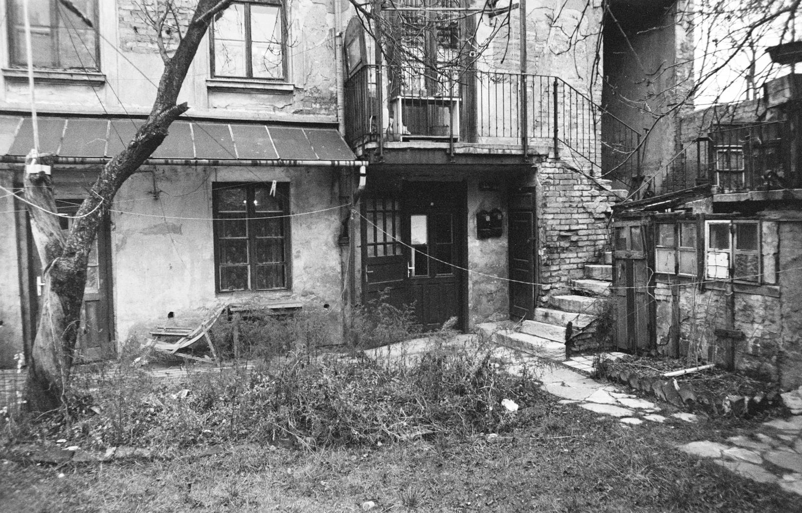 A kép forrását kérjük így adja meg: Fortepan / Budapest Főváros Levéltára. Levéltári jelzet: HU.BFL.XV.19.c.10, 1971, Budapest Főváros Levéltára / BRFK helyszínelési fényképei, BRFK Hivatala Bűnügyi Technikai Osztály, Fortepan #283852