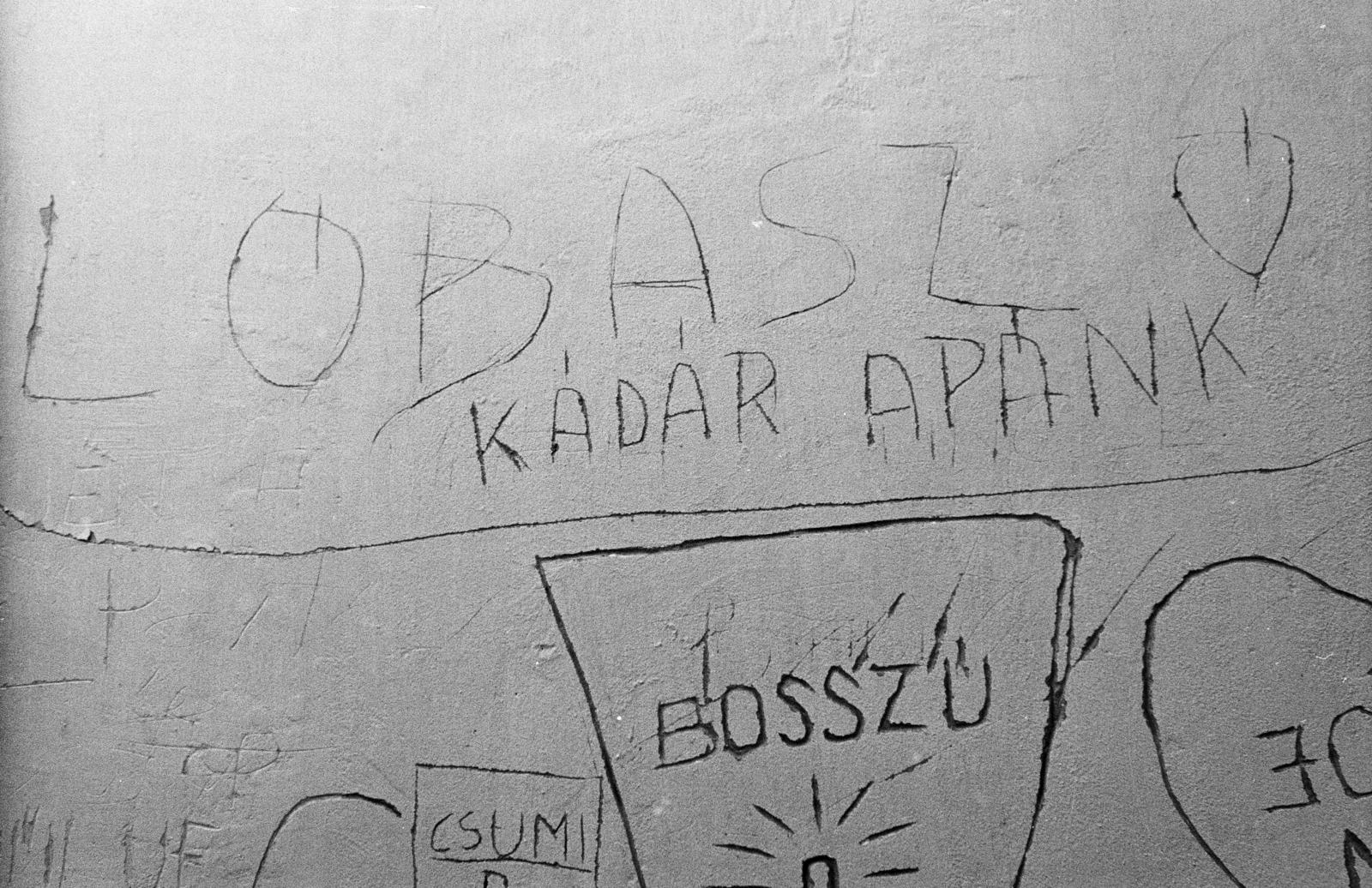 A kép forrását kérjük így adja meg: Fortepan / Budapest Főváros Levéltára. Levéltári jelzet: HU.BFL.XV.19.c.10, 1971, Budapest Főváros Levéltára / BRFK helyszínelési fényképei, BRFK Hivatala Bűnügyi Technikai Osztály, felirat, graffiti, falfirka, Fortepan #283922