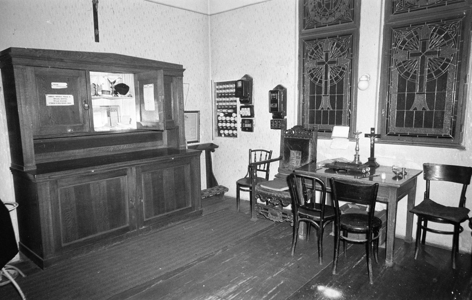 A kép forrását kérjük így adja meg: Fortepan / Budapest Főváros Levéltára. Levéltári jelzet: HU.BFL.XV.19.c.10, 1971, Budapest Főváros Levéltára / BRFK helyszínelési fényképei, BRFK Hivatala Bűnügyi Technikai Osztály, sacristy, Fortepan #283944