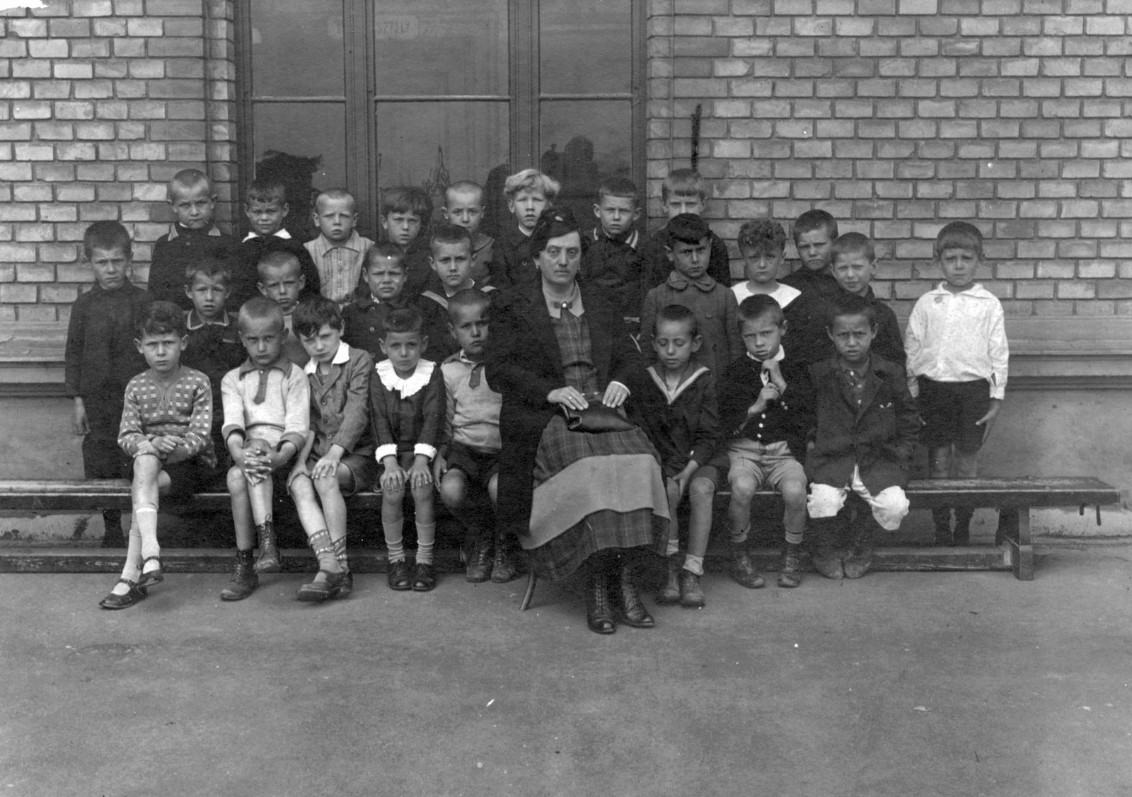 1926, Saly Noémi, school, yard, class photo, woman, bench, teacher, kid, leg over leg, Fortepan #28395