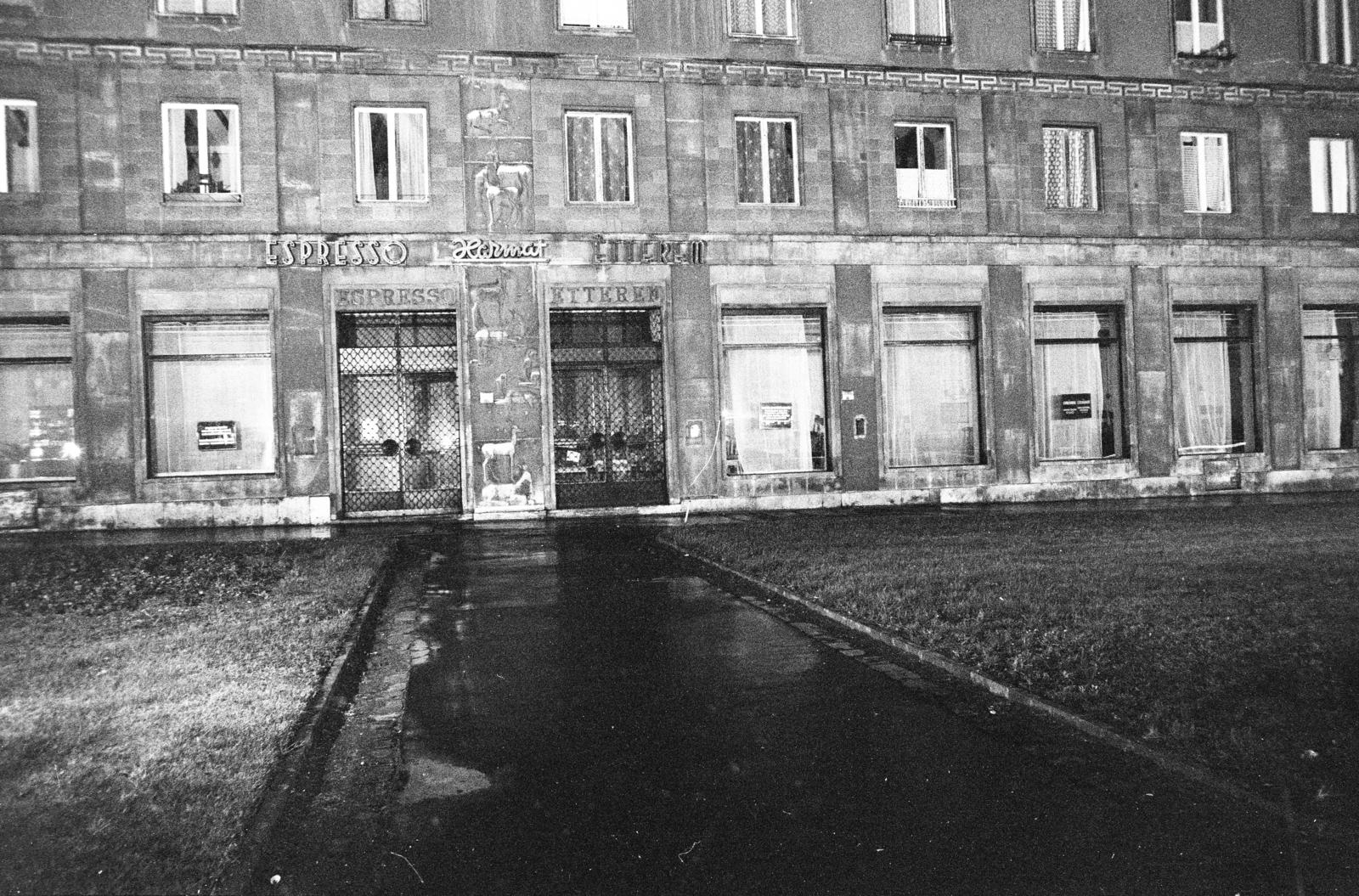 Hungary, Budapest X., Kőrösi Csoma Sándor út 43-51., Harmat eszpresszó és étterem. A kép forrását kérjük így adja meg: Fortepan / Budapest Főváros Levéltára. Levéltári jelzet: HU.BFL.XV.19.c.10, 1971, Budapest Főváros Levéltára / BRFK helyszínelési fényképei, BRFK Hivatala Bűnügyi Technikai Osztály, Budapest, Fortepan #284086