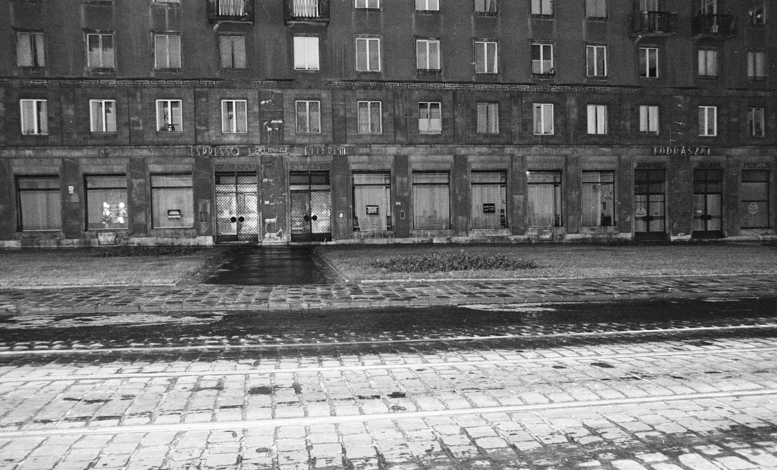 Hungary, Budapest X., Kőrösi Csoma Sándor út 43-51., Harmat eszpresszó és étteerem. A kép forrását kérjük így adja meg: Fortepan / Budapest Főváros Levéltára. Levéltári jelzet: HU.BFL.XV.19.c.10, 1971, Budapest Főváros Levéltára / BRFK helyszínelési fényképei, BRFK Hivatala Bűnügyi Technikai Osztály, Budapest, Fortepan #284087