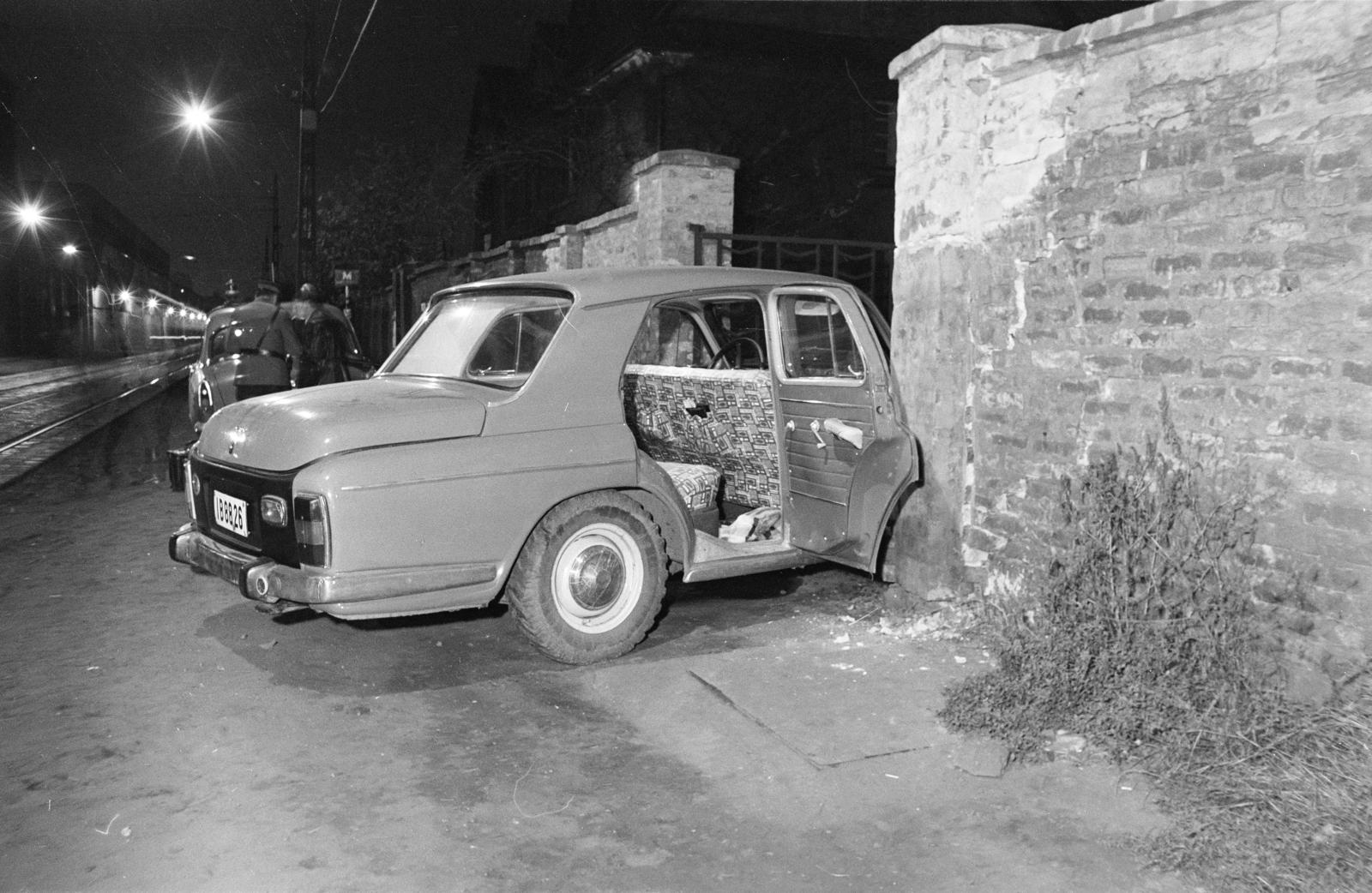 A kép forrását kérjük így adja meg: Fortepan / Budapest Főváros Levéltára. Levéltári jelzet: HU.BFL.XV.19.c.10, 1971, Budapest Főváros Levéltára / BRFK helyszínelési fényképei, BRFK Hivatala Bűnügyi Technikai Osztály, accident, Fortepan #284218