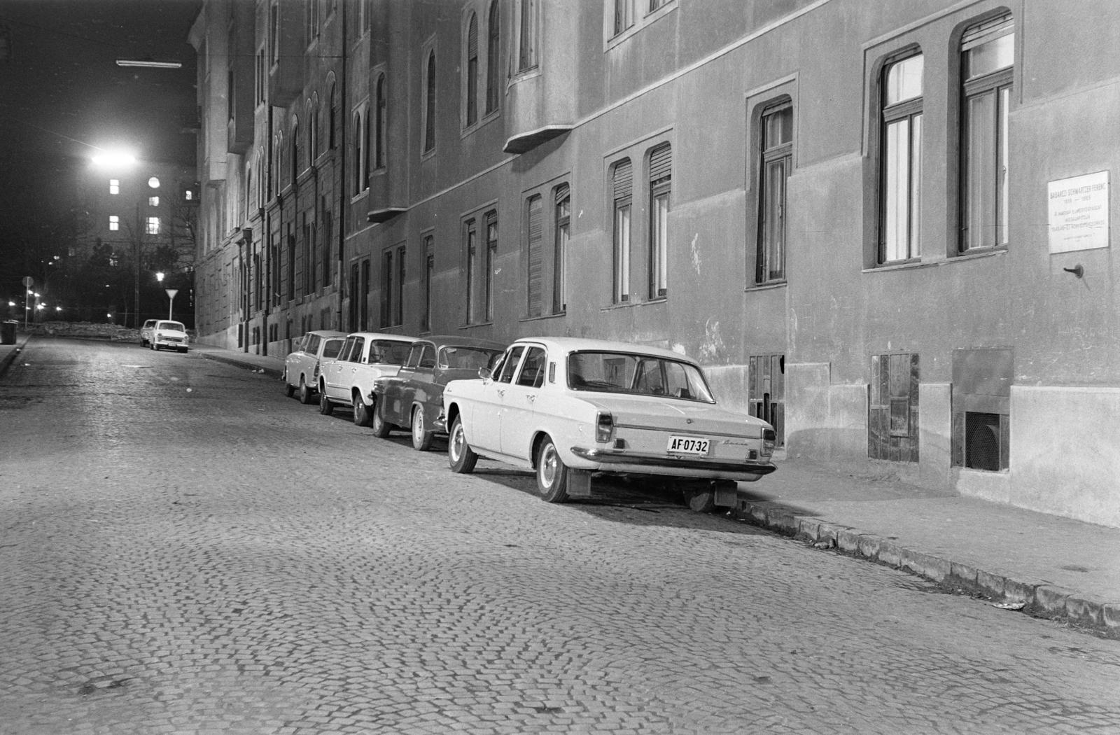 Hungary, Budapest XII., Schwartzer Ferenc utca, az Alkotás utcától a Kék Golyó utca, az Országos Onkológiai Intézet felé nézve. A kép forrását kérjük így adja meg: Fortepan / Budapest Főváros Levéltára. Levéltári jelzet: HU.BFL.XV.19.c.10, 1971, Budapest Főváros Levéltára / BRFK helyszínelési fényképei, BRFK Hivatala Bűnügyi Technikai Osztály, number plate, Budapest, Fortepan #284284