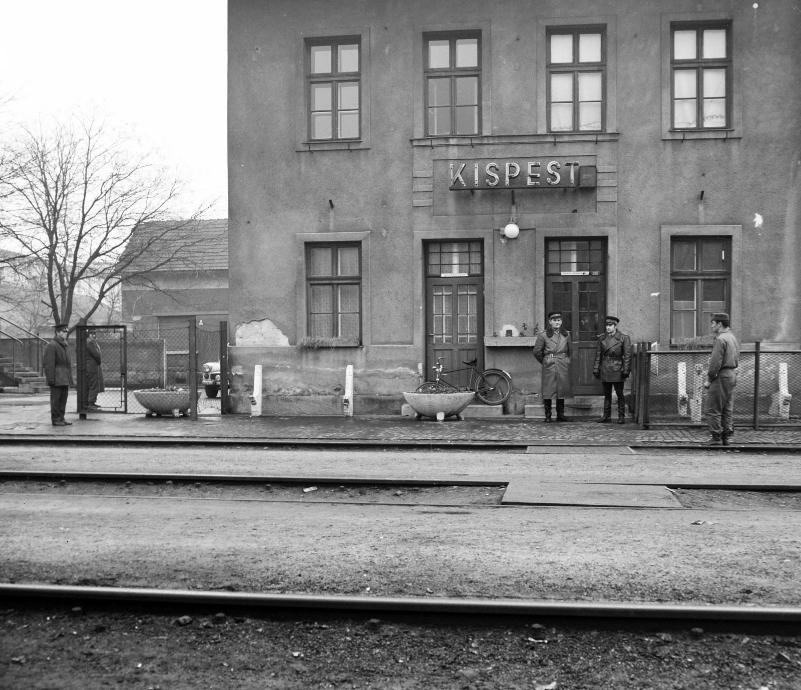 Magyarország, Budapest XIX., Kispest vasútállomás. A kép forrását kérjük így adja meg: Fortepan / Budapest Főváros Levéltára. Levéltári jelzet: HU.BFL.XV.19.c.10, 1971, Budapest Főváros Levéltára / BRFK helyszínelési fényképei, BRFK Hivatala Bűnügyi Technikai Osztály, Budapest, vasútállomás, Fortepan #284344