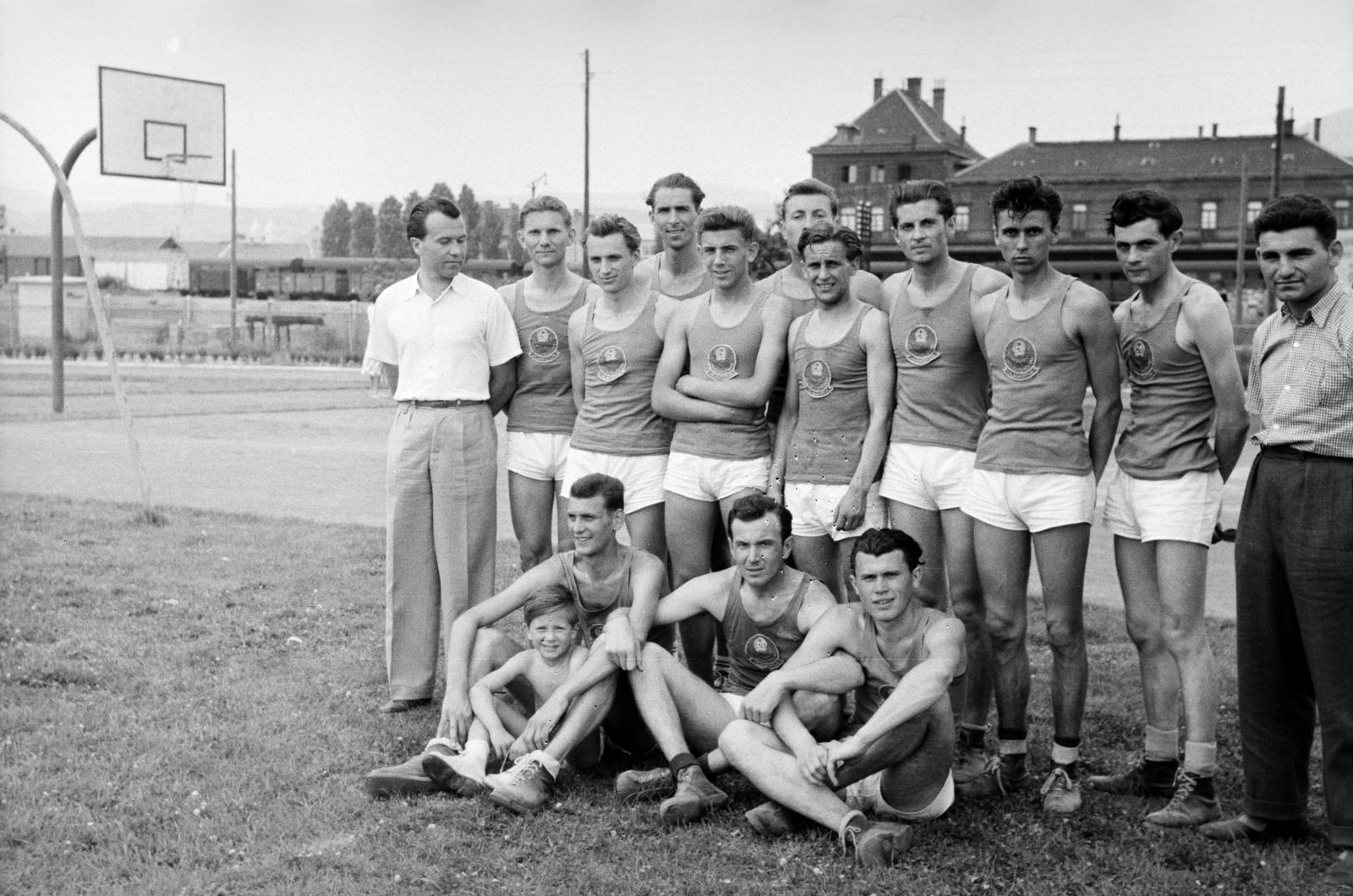 Hungary, Pécs, Verseny utca, a Pécsi Vasutas Sportkör (PVSK) sporttelepe. Háttérben a vasútállomás., 1955, Bihari Erzsébet-Németh Tamás Lajos, Fortepan #284382