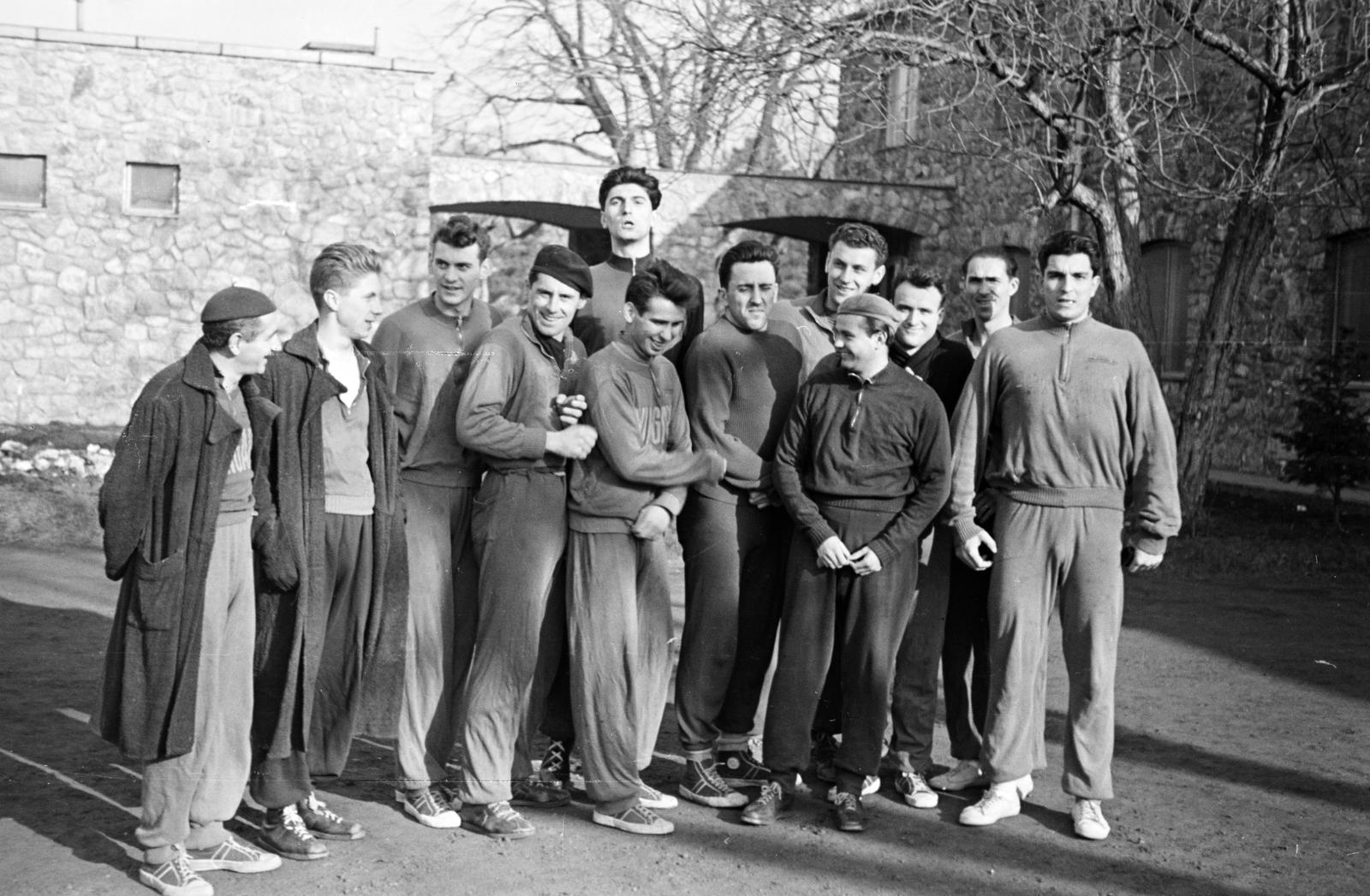 Hungary, Tata, Baji út, Tatai Edzőtábor, válogatott kosárlabdázók., 1954, Bihari Erzsébet-Németh Tamás Lajos, Fortepan #284456