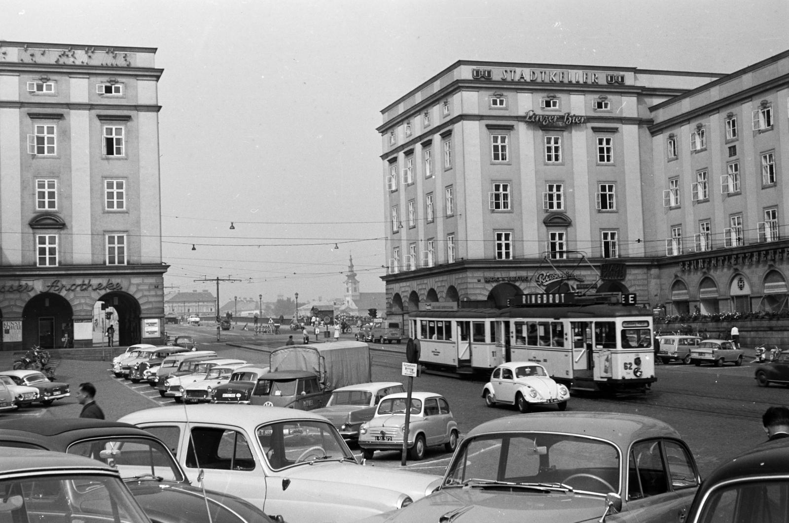 Austria, Linz, Fő tér, szemben a Dunán a Nibelungenbrücke. A túlparton jobbra a Szent József-templom., 1963, Bihari Erzsébet-Németh Tamás Lajos, tram, Fortepan #284468