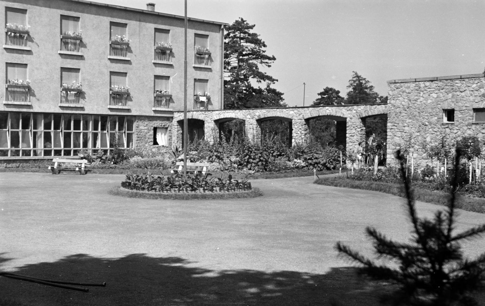 Hungary, Tata, Baji út, Tatai Edzőtábor., 1955, Bihari Erzsébet-Németh Tamás Lajos, Fortepan #284472