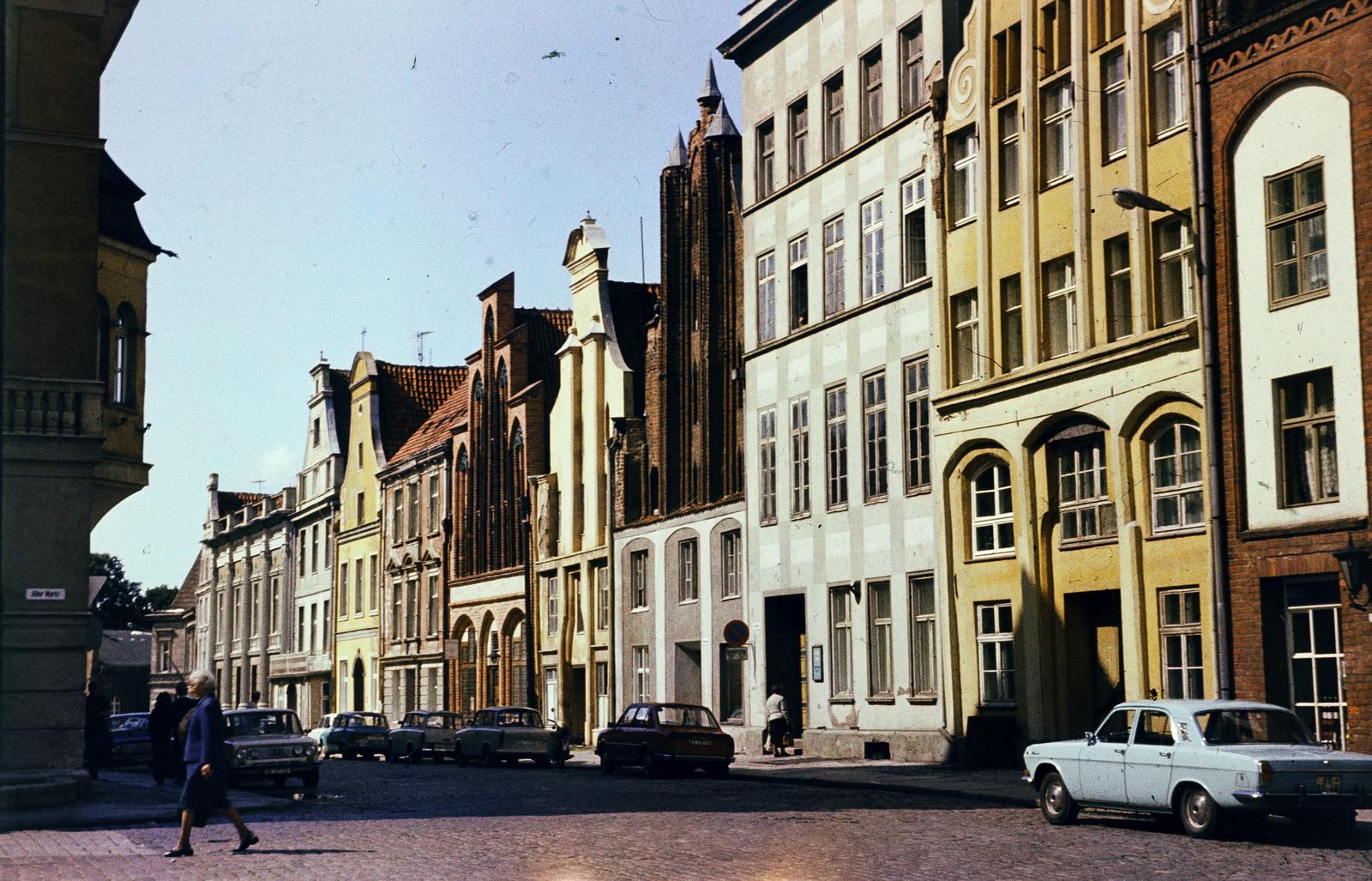 Germany, Stralsund, Alter Markt, szemben a Mühlenstraße., 1972, Domokos József, GDR, colorful, Fortepan #284490