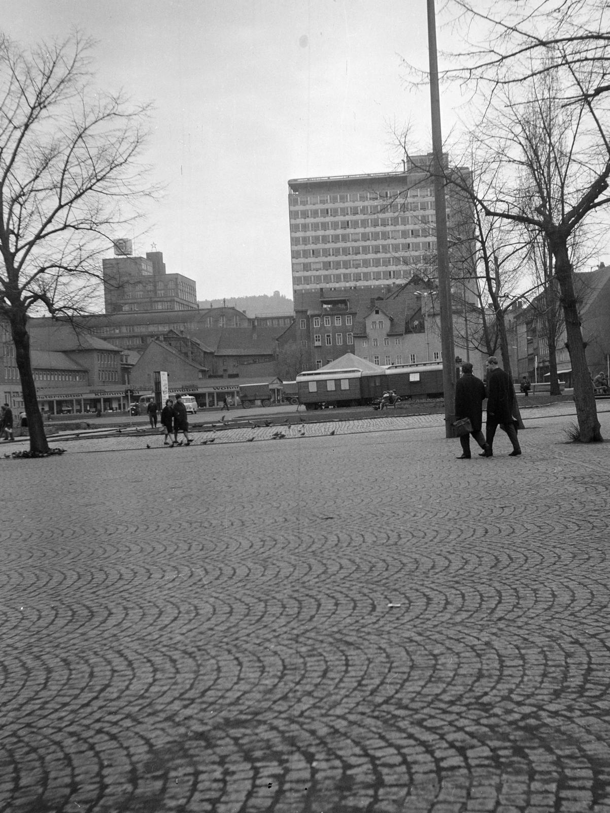 Németország, Jéna, Markt, háttérben a Zeiss gyár., 1972, Domokos József, NDK, Fortepan #284579