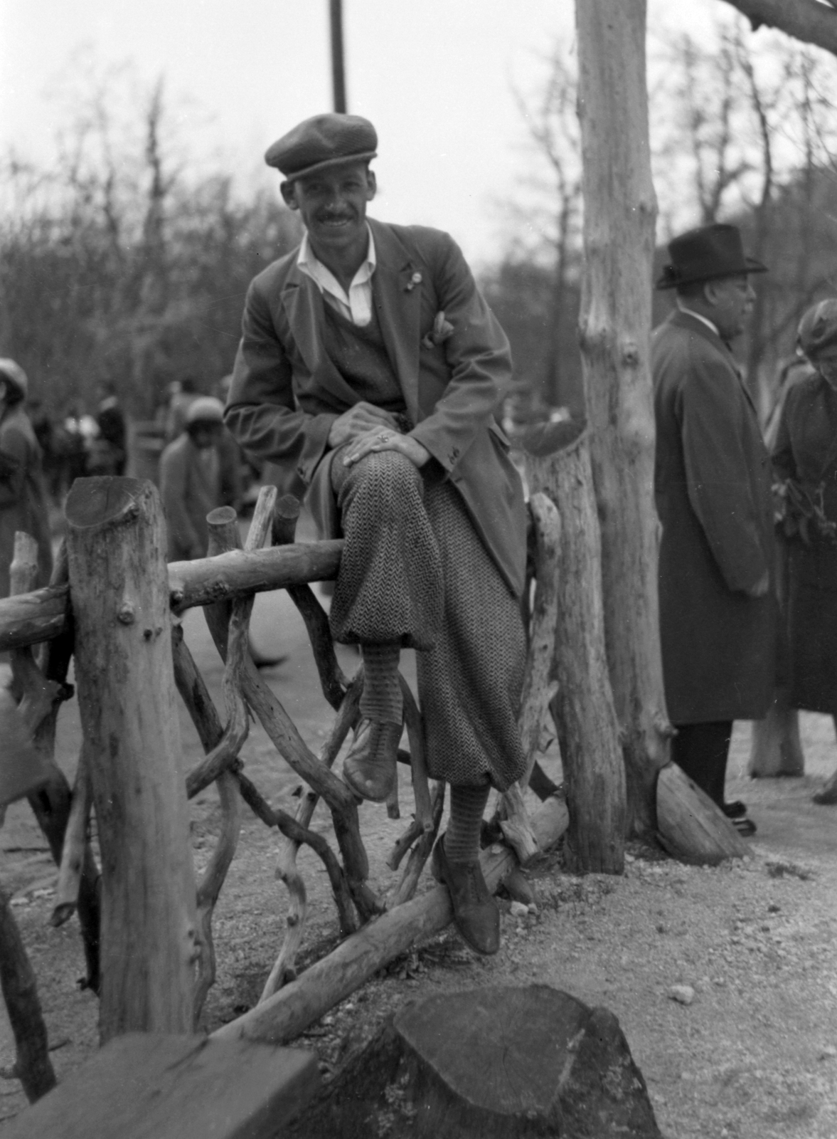 1933, Fortepan, portrait, railing, cap, man, sitting on a handrail, Fortepan #28462