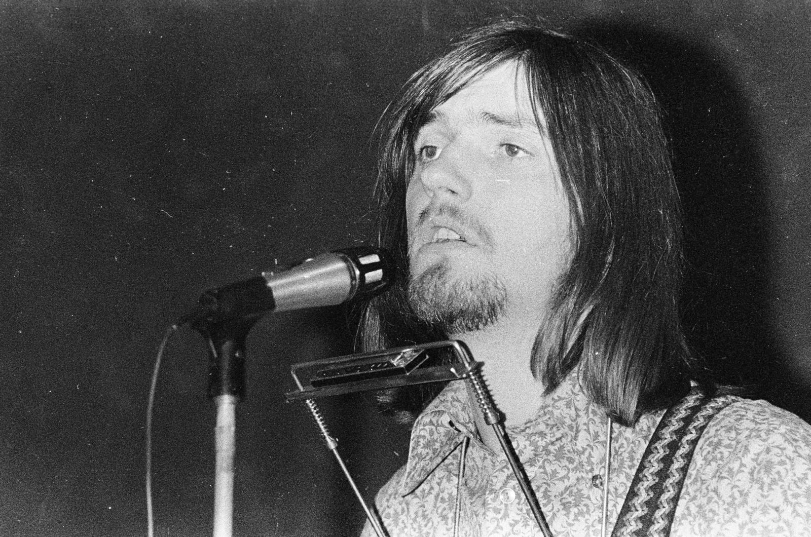 Magyarország, Tolcsvay László., 1970, Domokos József, hosszúhajú, énekes, mikrofon, szakáll, szájharmónika, Fortepan #284636