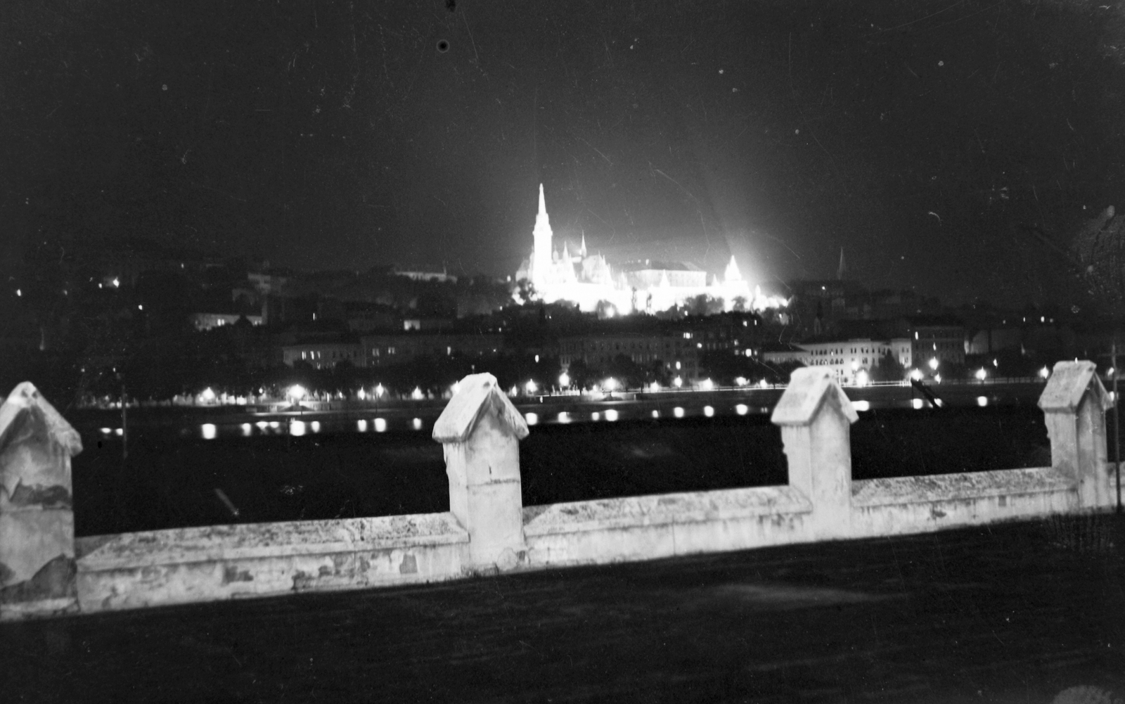 Hungary, Budapest V., kilátás a pesti alsó rakpartról, díszkivilágításban a Halászbástya és a Mátyás-templom., 1935, Fortepan, floodlighting, Budapest, Fortepan #28467