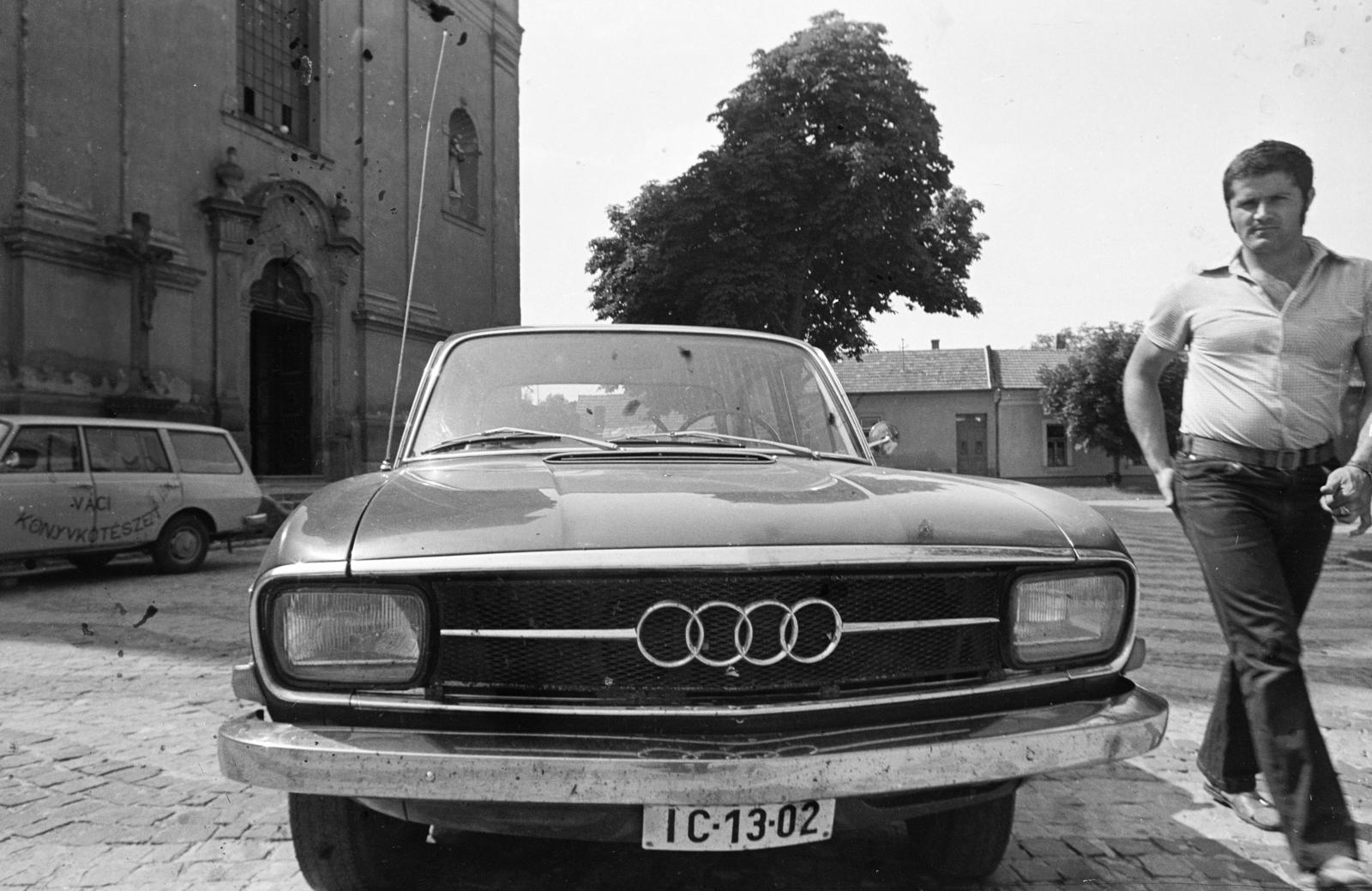 Hungary, Vác, Géza király tér, balra a Ferences templom és rendház., 1974, Domokos József, number plate, Fortepan #284809