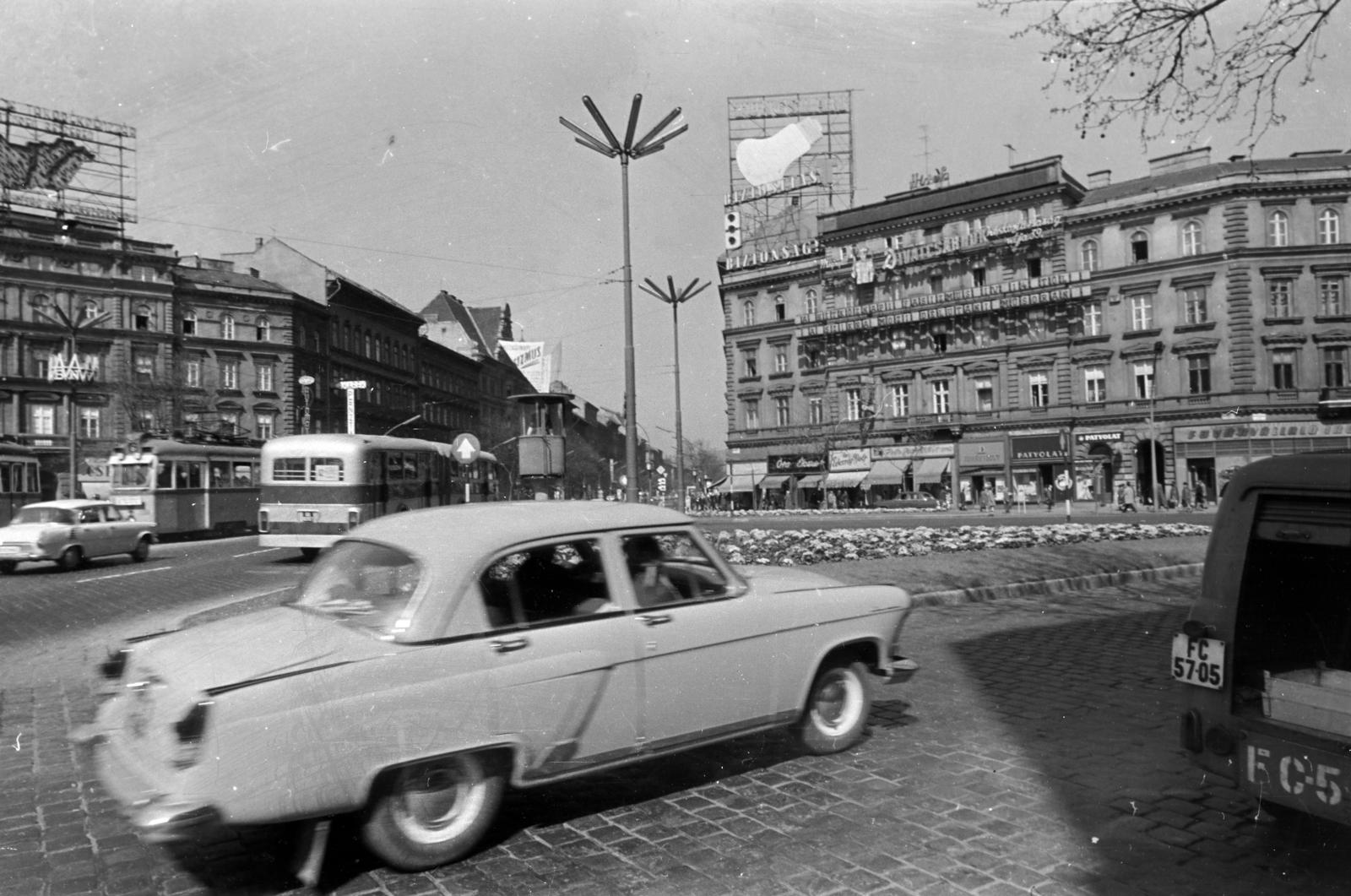 Hungary, Budapest VI., Oktogon (November 7. tér), szemben a Teréz (Lenin) körút., 1968, Domokos József, Budapest, Fortepan #284846