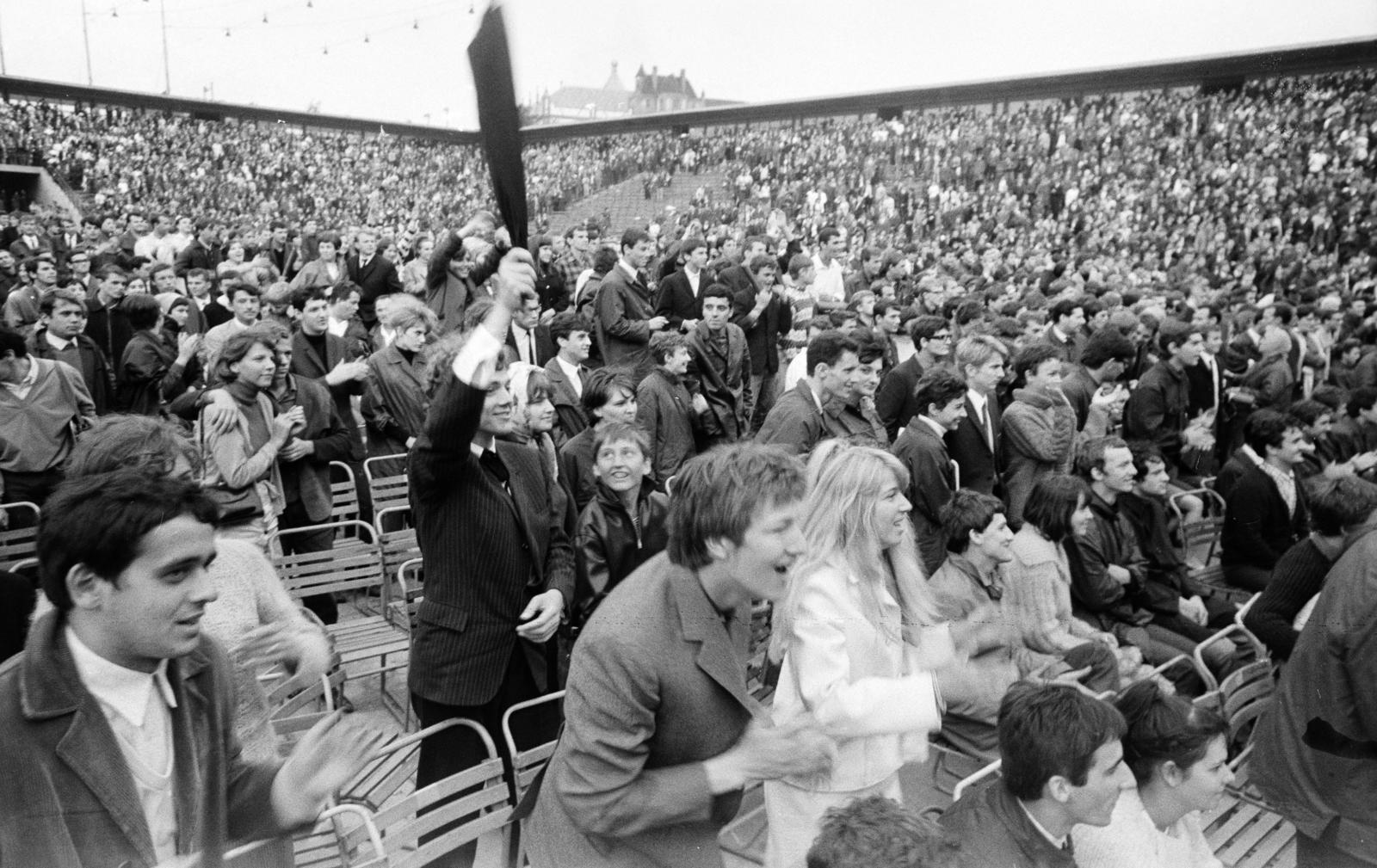 Magyarország, Budapest XIV., Istvánmezei út, Kisstadion. A felvétel a Spencer Davis Group koncertjén készült., 1967, Domokos József, Budapest, közönség, Fortepan #284847