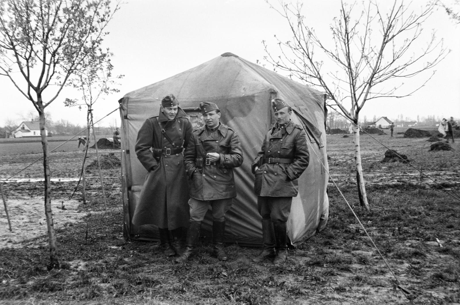 1942, Fortepan/Album090, tent, camouflage pattern, leather jacket, Fortepan #284871