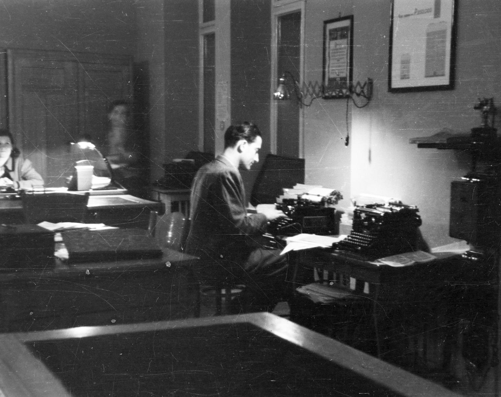 1943, Fortepan/Album090, typewriter, office furniture, office, reading lamp, Fortepan #284946