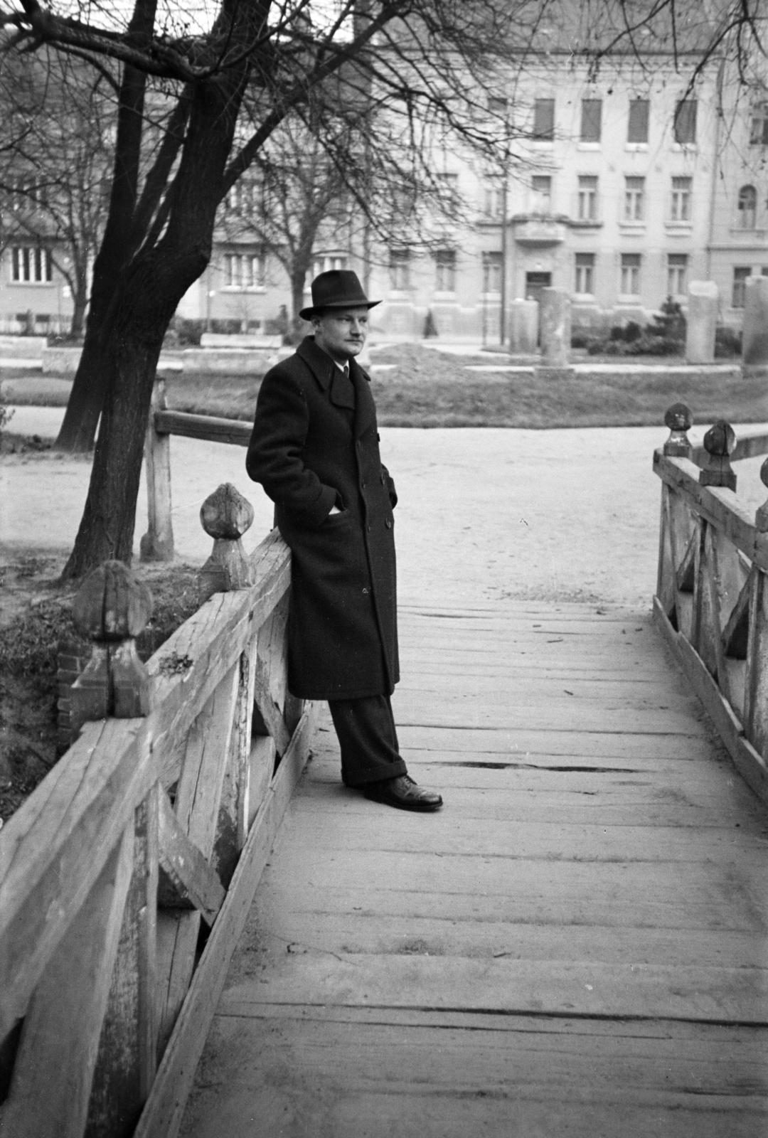 1943, Fortepan/Album090, leaning, wooden bridge, Fortepan #284964
