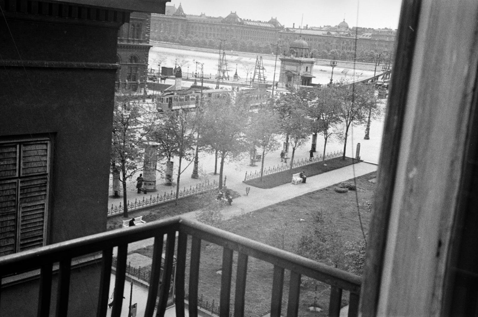 Hungary, Budapest V.,Budapest IX.,Budapest XI., kilátás a Só utca 2-es számú ház erkélyéről a Fővám térre, háttérben balra a Budapesti Műszaki Egyetem (később Budapesti Műszaki és Gazdaságtudományi Egyetem) épületei., 1939, Gara Andor, Budapest, Fortepan #285000