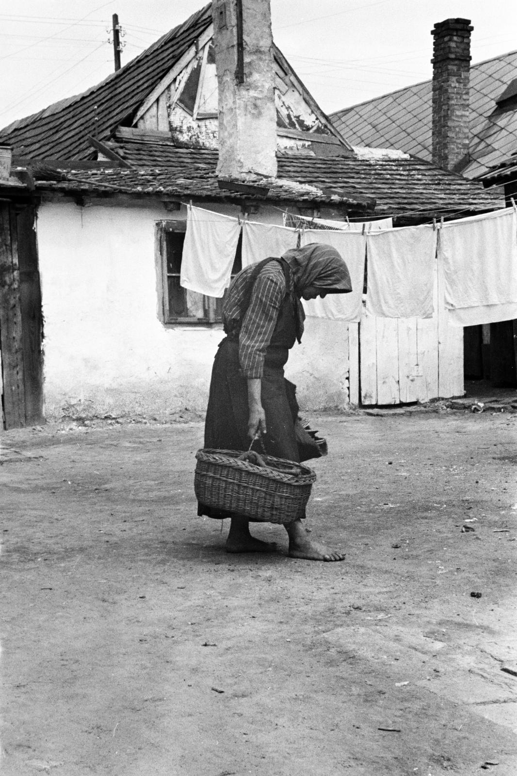 1935, Gara család, basket, barefoot, poverty, old person, Fortepan #285044