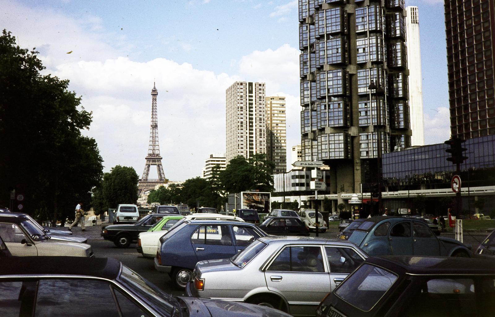 France, Paris, Quai de Grenelle, háttérben az Eiffel-torony., 1983, Gara Andor, Fortepan #285111