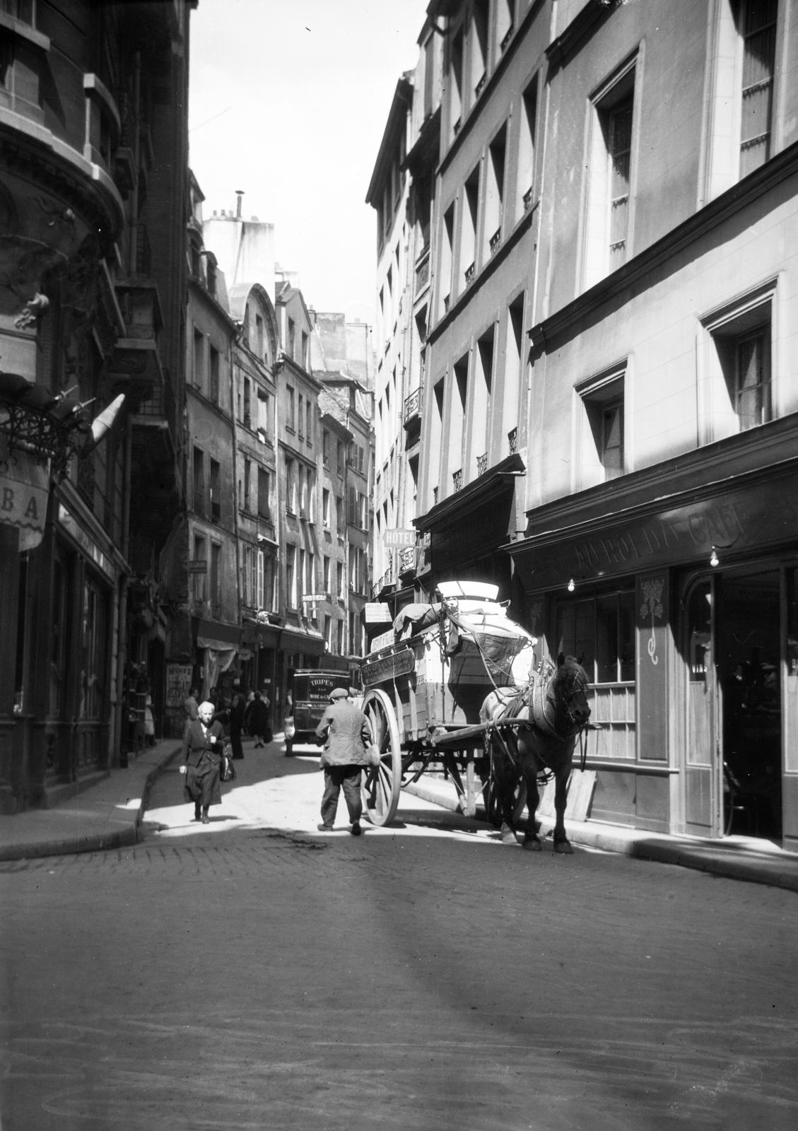 France, Paris, előtérben balra a Rue Dante, szemben a Rue Galande a Rue Saint-Julien le Pauvre felé., 1929, Gara Andor, Horse-drawn carriage, Fortepan #285124