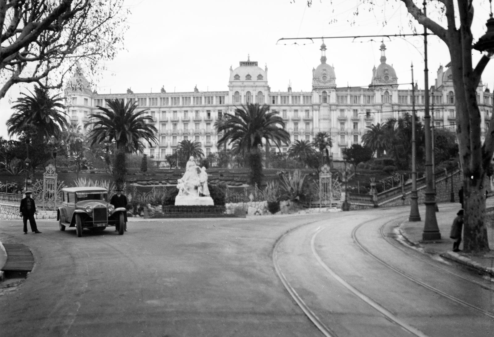 Franciaország, Nizza, Boulevard de Cimiez, szemben az Excelsior Régina Palace luxusszálloda (az 1930-as években lakóépületté alakították át)., 1930, Gara Andor, Fortepan #285151