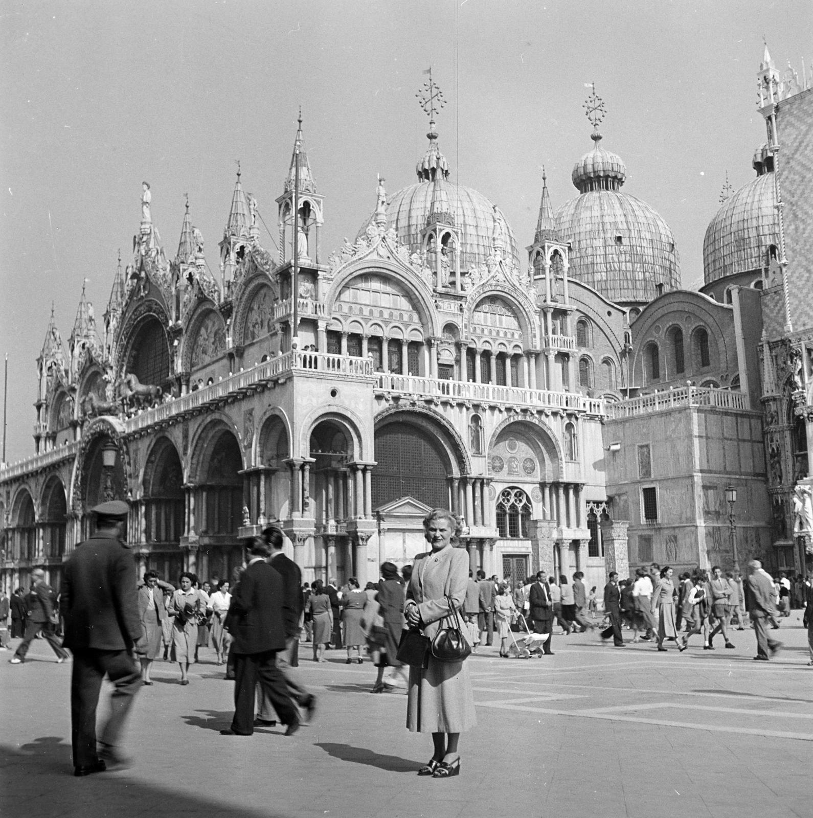 Italy, Venice, Szent Márk tér, háttérben a Szent Márk-székesegyház., 1948, Gara Andor, Fortepan #285172