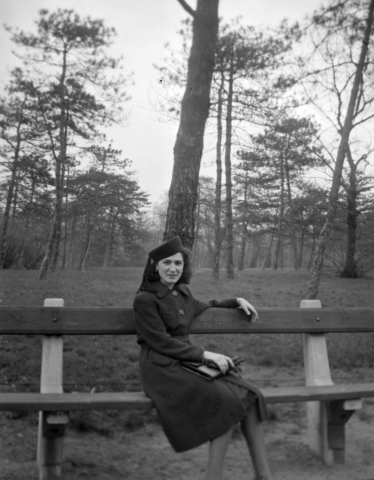 1939, Fortepan, portrait, woman, bench, half-smile, Fortepan #28518