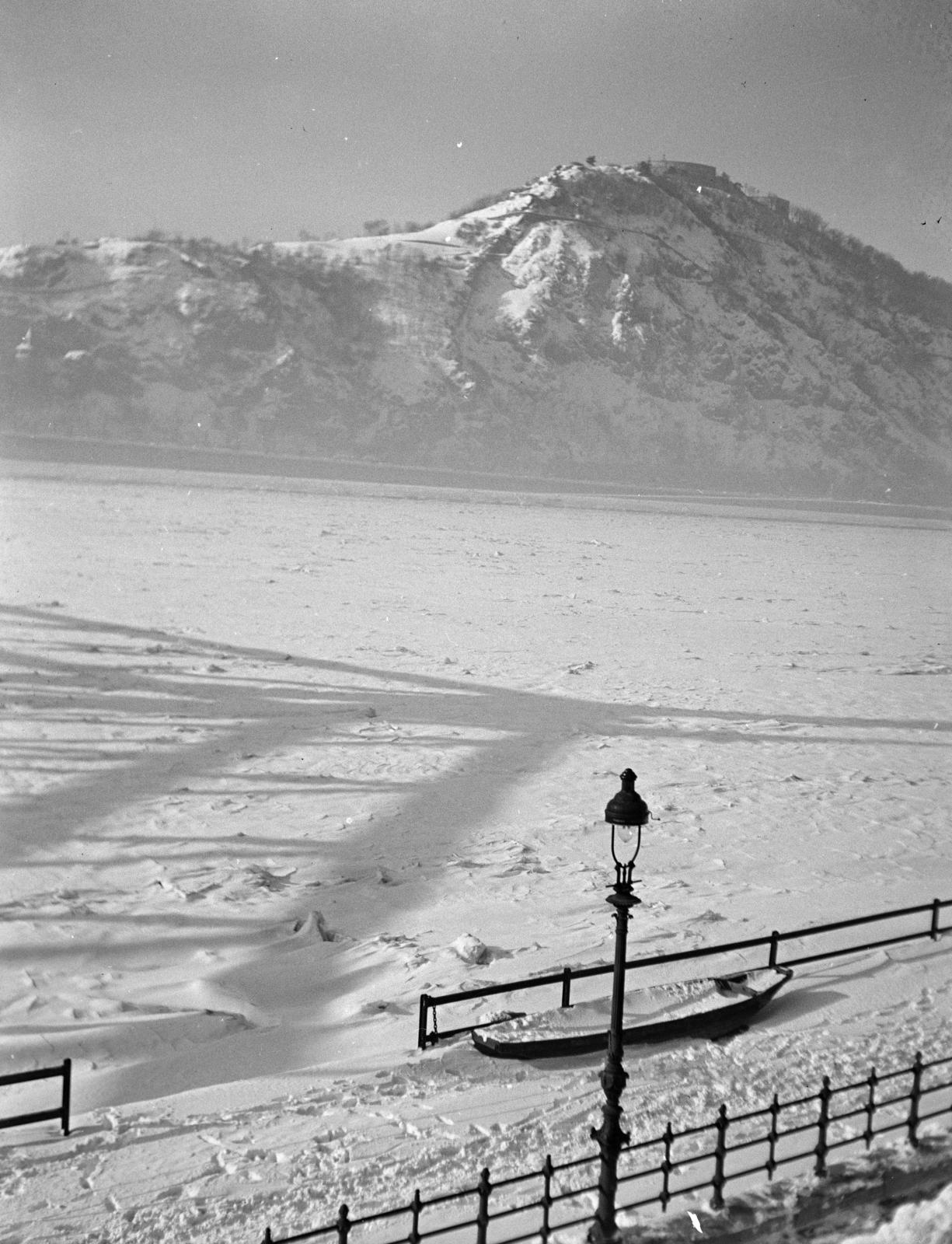 1935, Gara Andor, Danube's shore, ice breaking, mountain top, winter, bridge, lamp post, ice, shadow, candelabra, snowy landscape, Fortepan #285243