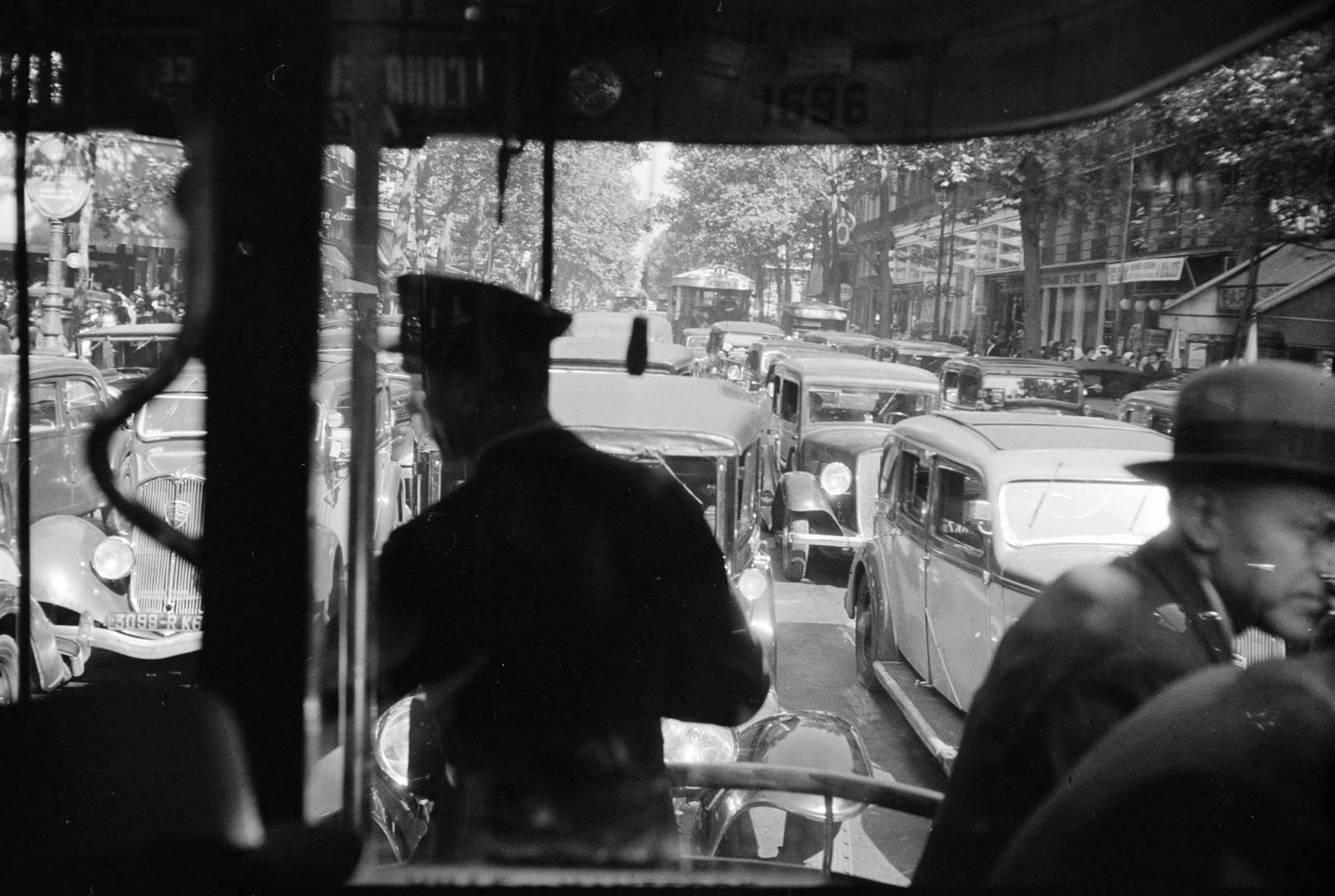 France, Paris, 1937, Gara Andor, Best of, hat, street view, passenger, conductor, uniform, automobile, Fortepan #285270