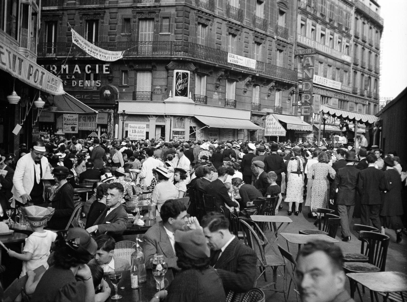 Franciaország, Párizs, Boulevard St Denis a Rue de Fauborg St Dennis sarkánál., 1937, Gara Andor, terasz, sokaság, Fortepan #285292