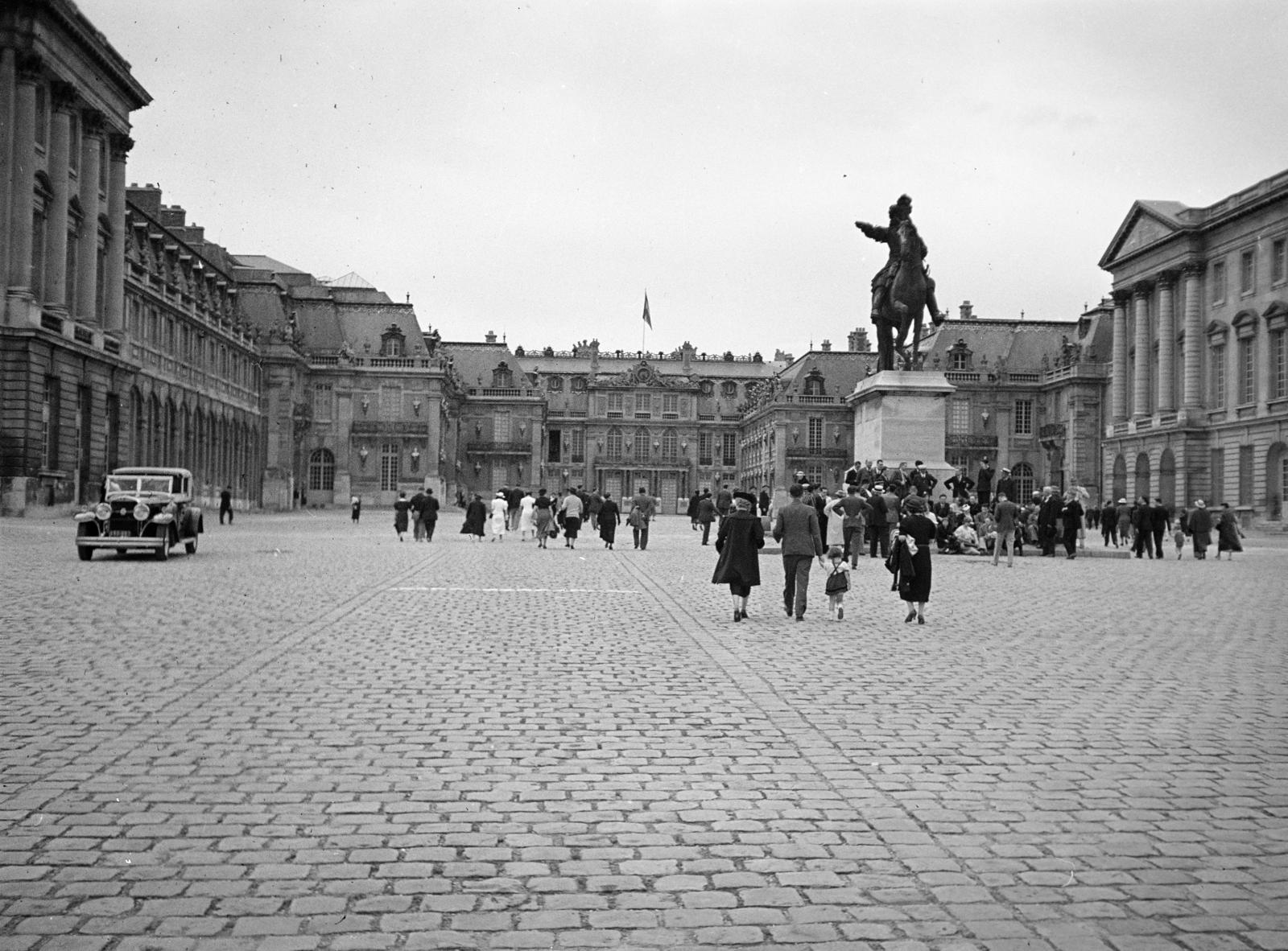 France, Versailles, a kastély udvara, XIV. Lajos lovasszobra., 1937, Gara Andor, Fortepan #285293