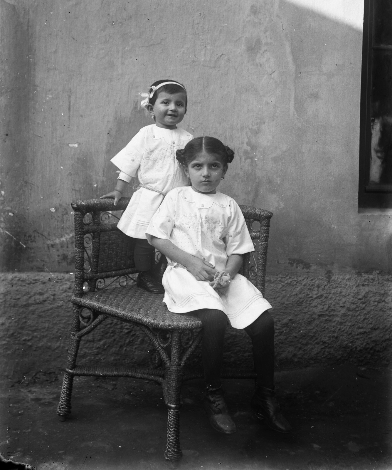1911, Fortepan, kid, yard, wicker chair, hairdo, head wrap, rattan furniture, button shoes, Diabolo hairstyle, standing on a chair, Fortepan #2853