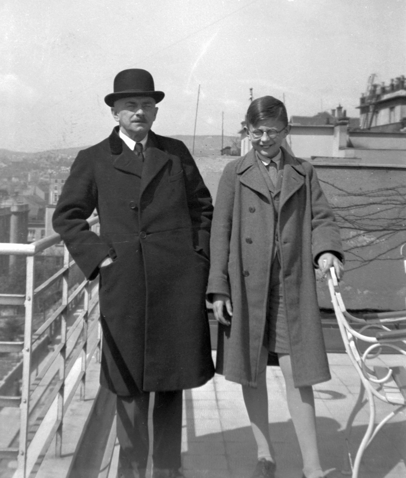 Hungary, Budapest I., Logodi utca 57 sz. épület tetőteraszáról készült kép., 1933, Fortepan, terrace, bowler hat, Budapest, Fortepan #28530