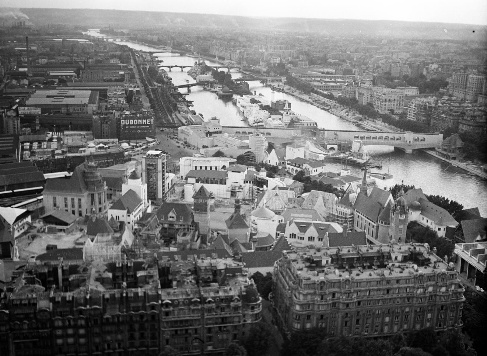France, Paris, Világkiállítás 1937., kilátás az Eiffel-toronyból a "Centre des provinces francaises" szekcióra., 1937, Gara Andor, Fortepan #285300