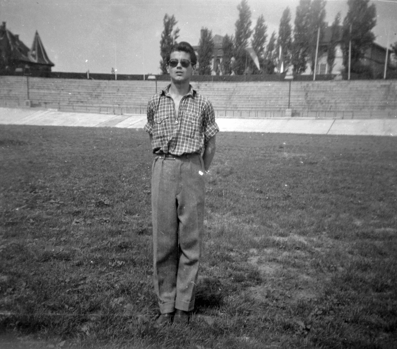 Hungary, Budapest XIV., Szabó József utca, Millenáris sporttelep., 1955, Fortepan, portrait, shades, man, Budapest, hands behind the back, Fortepan #28531