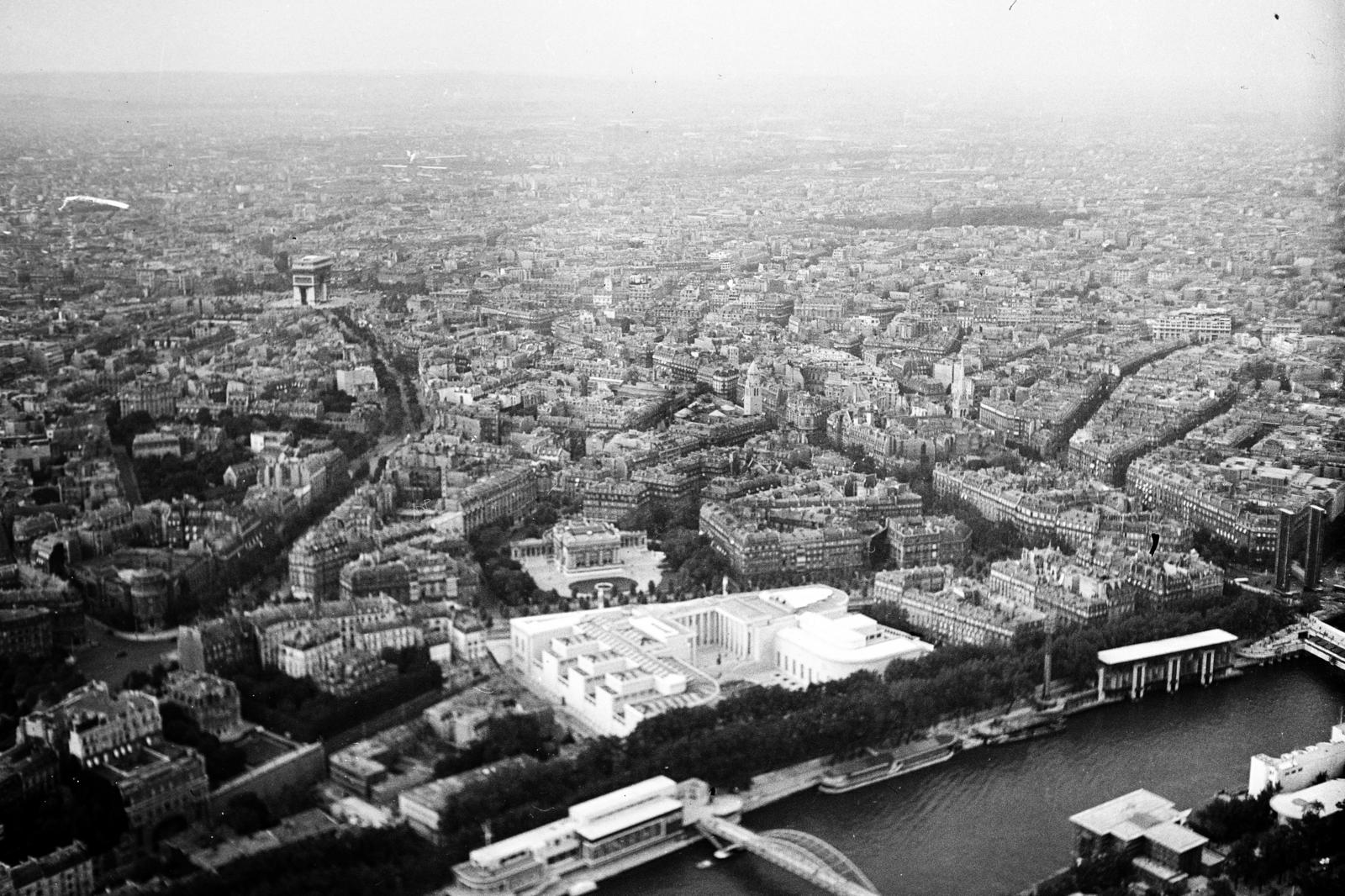Franciaország, Párizs, Világkiállítás 1937., kilátás az Eiffel-toronyból, középen a Tokyo-palota., 1937, Gara Andor, Fortepan #285320