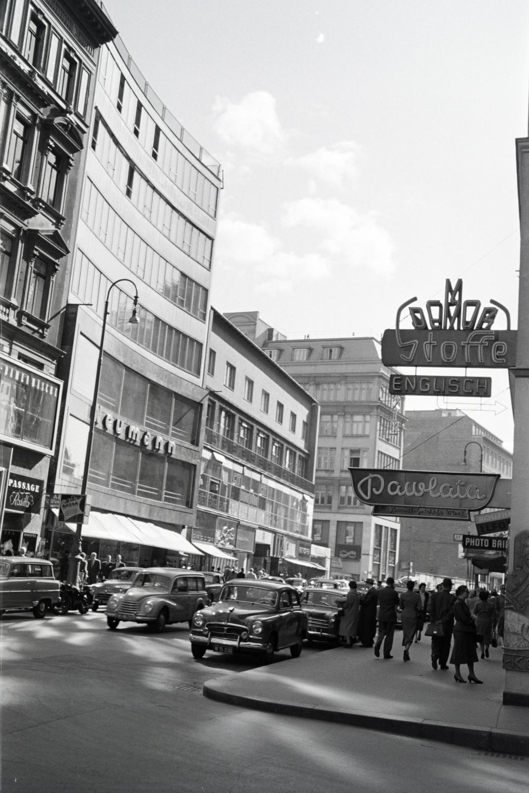 Ausztria, Bécs, Kärntner Strasse, jobbra a Kupferschmiedgasse torkolata., 1959, Gara Andor, Fortepan #285383