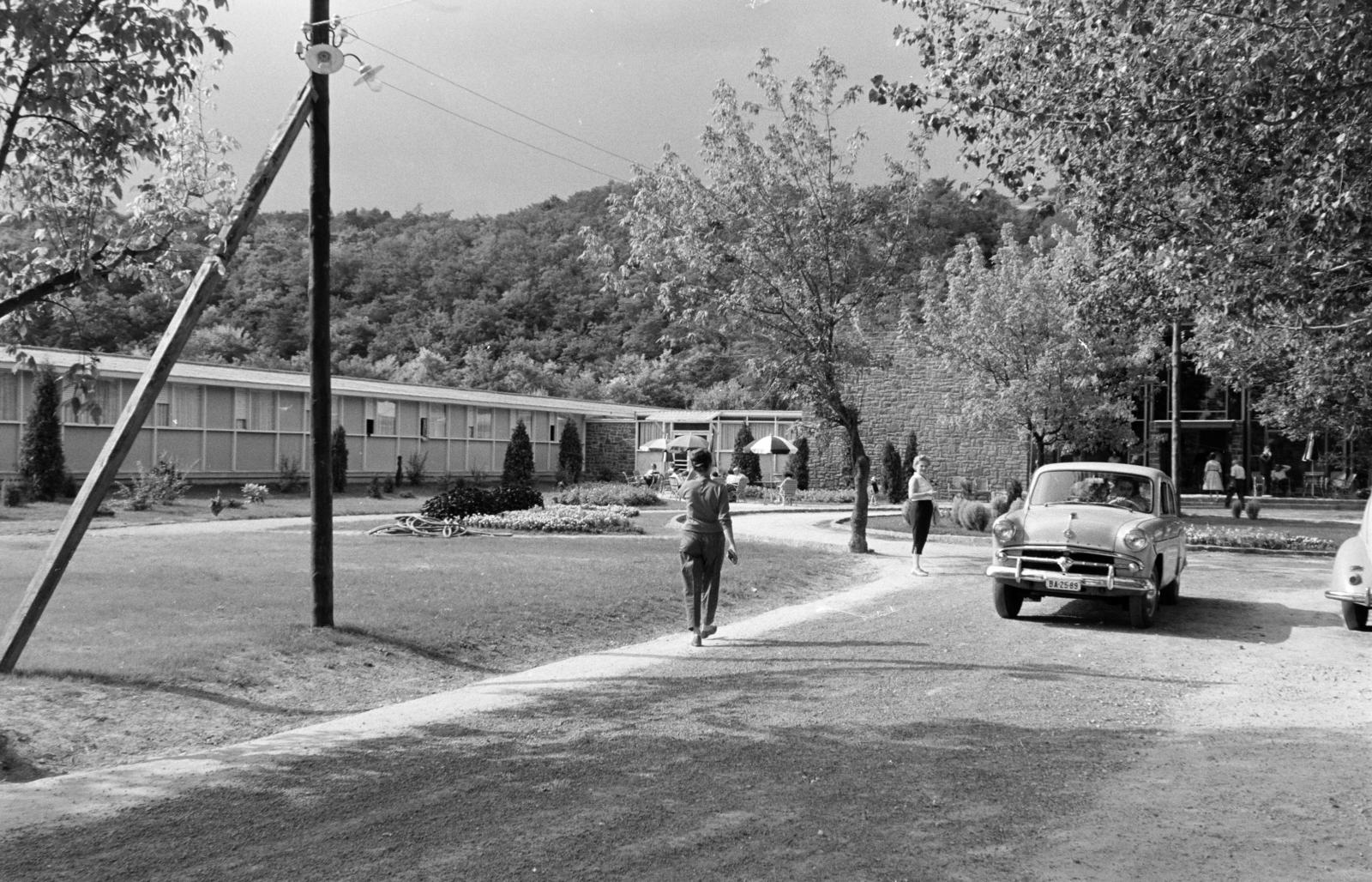 Magyarország,Balaton, Tihany, Motel., 1961, Gara Andor, rendszám, Moszkvics 407, Fortepan #285429