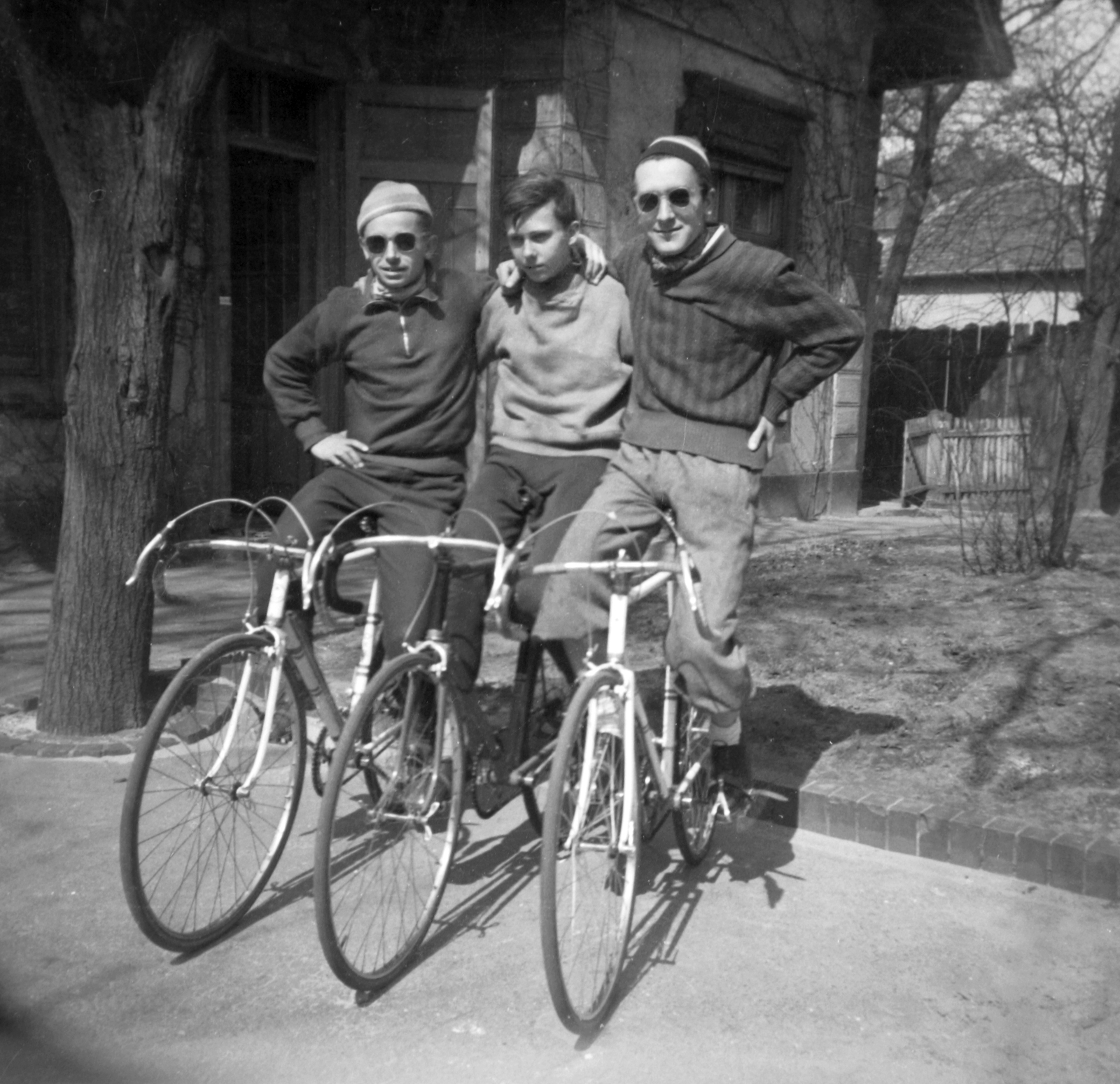 1958, Fortepan, photo aspect ratio: square, shades, akimbo, racing bicycle, arms around shoulders, Fortepan #28543