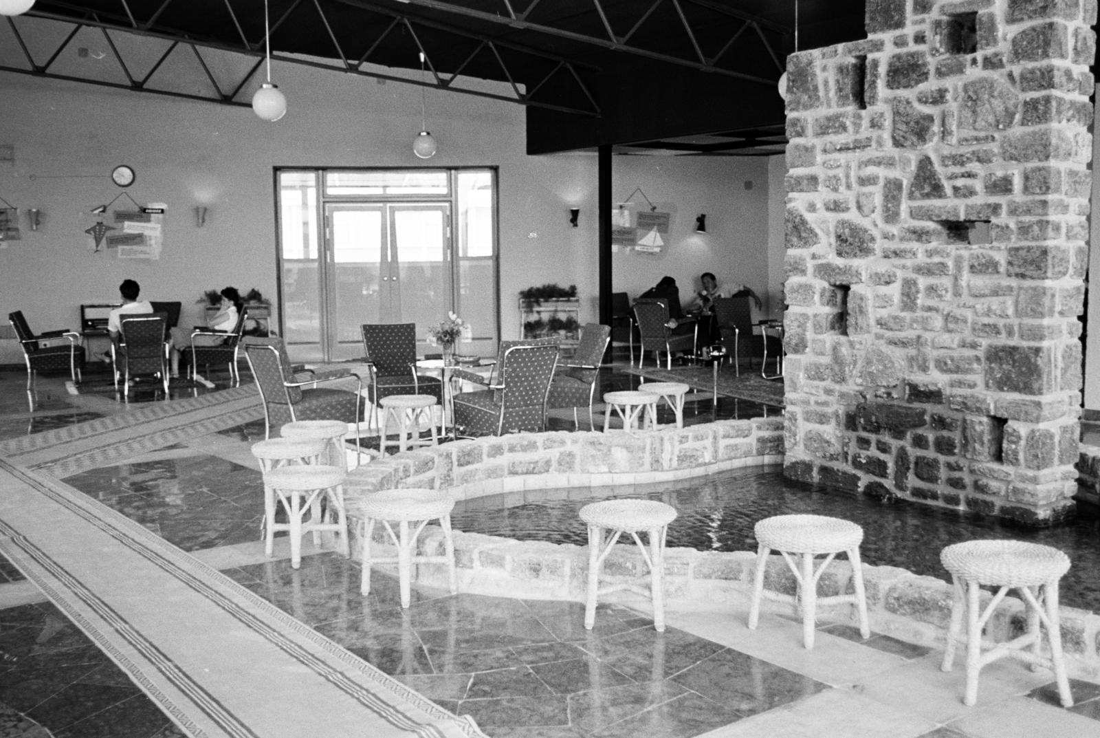 Hungary,Lake Balaton, Tihany, Motel, hall., 1961, Gara Andor, pool, wicker chair, Fortepan #285433