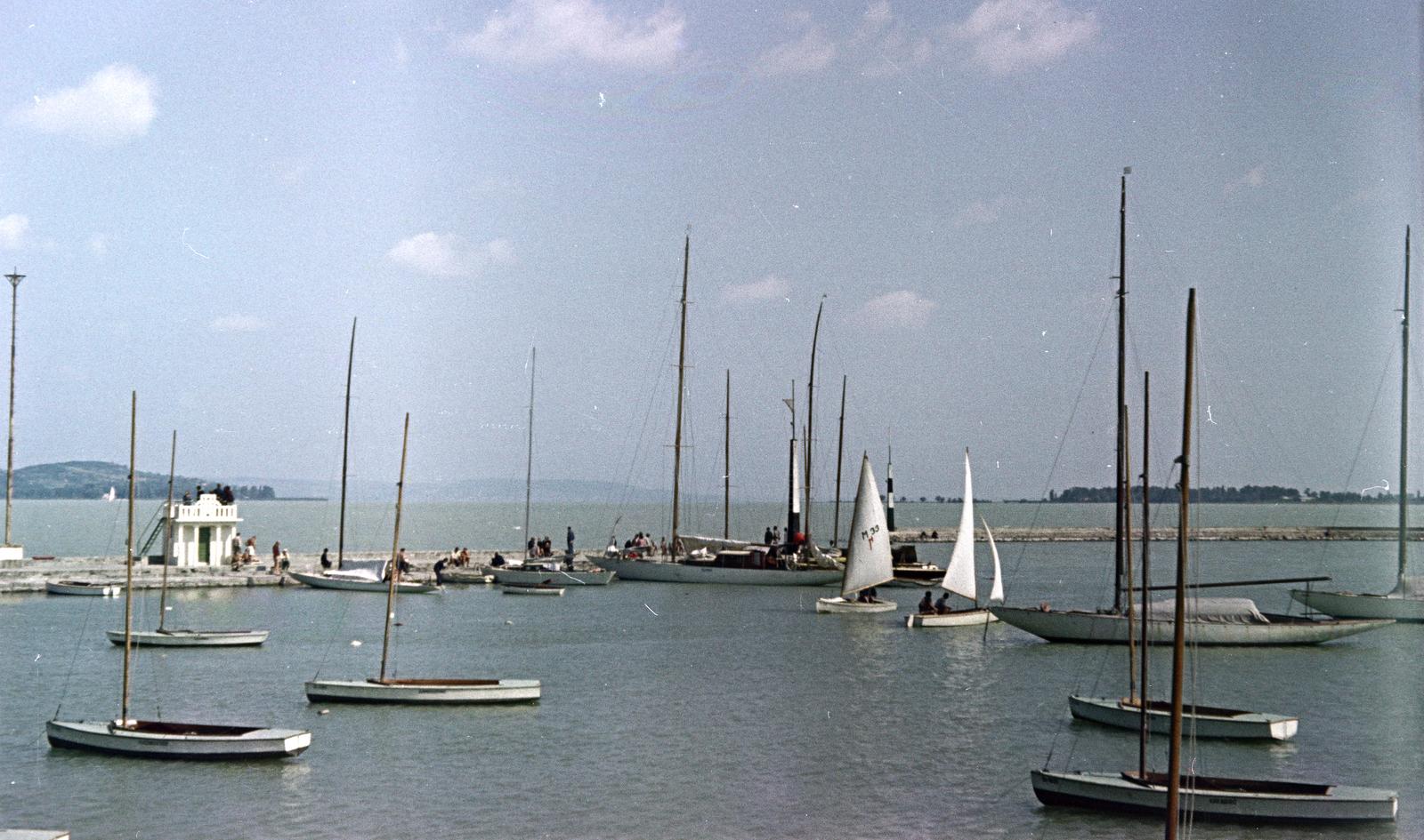Hungary, Balatonföldvár, kikötő a nyugati mólónál., 1955, Gara Andor, Fortepan #285438